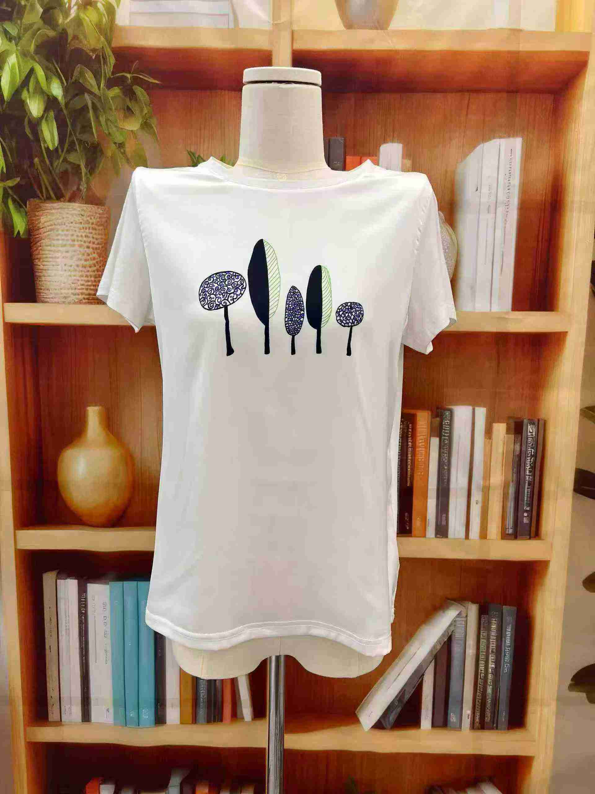 About 888 Pieces Women's AB-side Faux Silk Acetate Cotton T-shirts Clearance Wholesale - Image 3