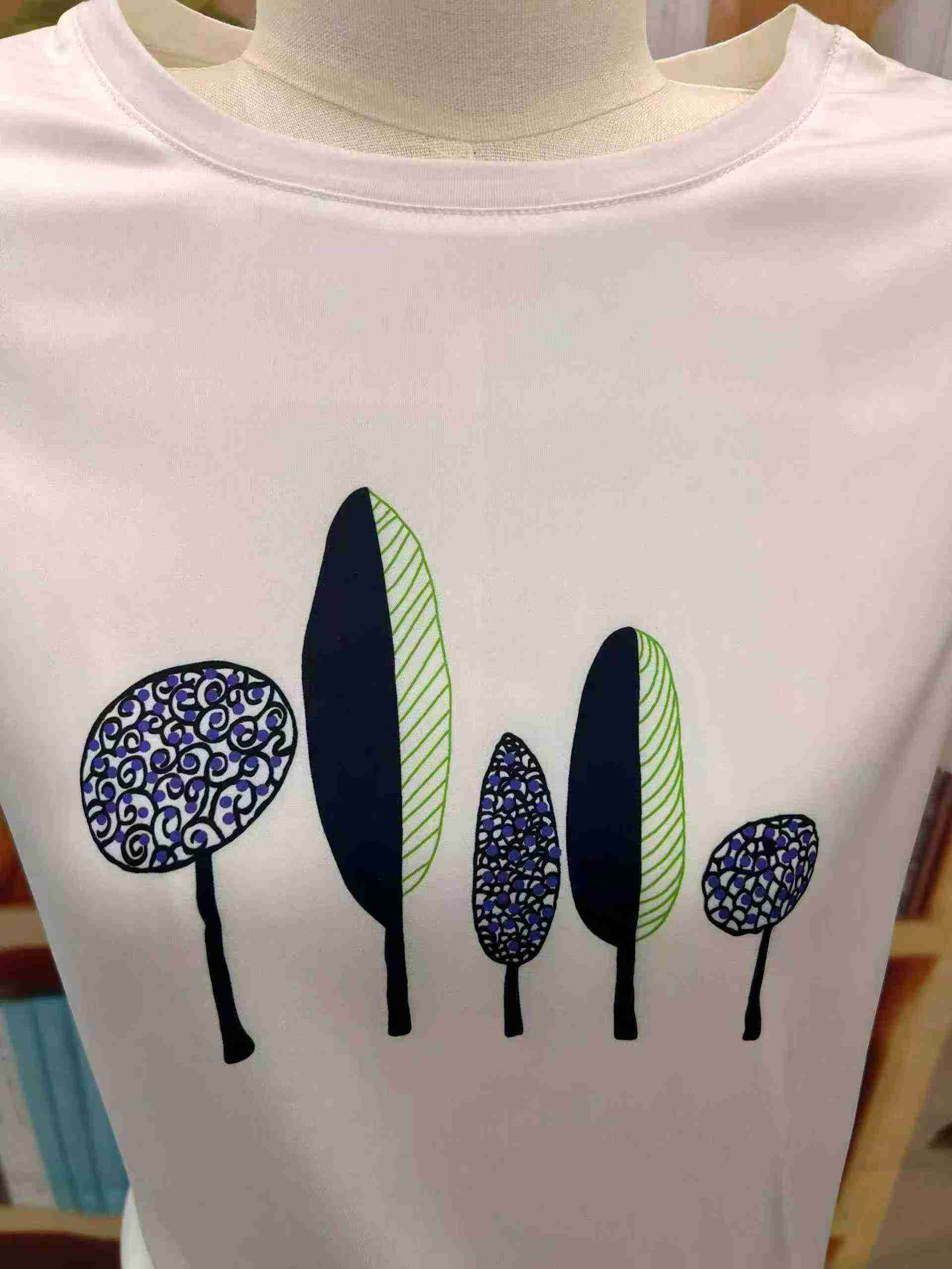 About 888 Pieces Women's AB-side Faux Silk Acetate Cotton T-shirts Clearance Wholesale - Image 6