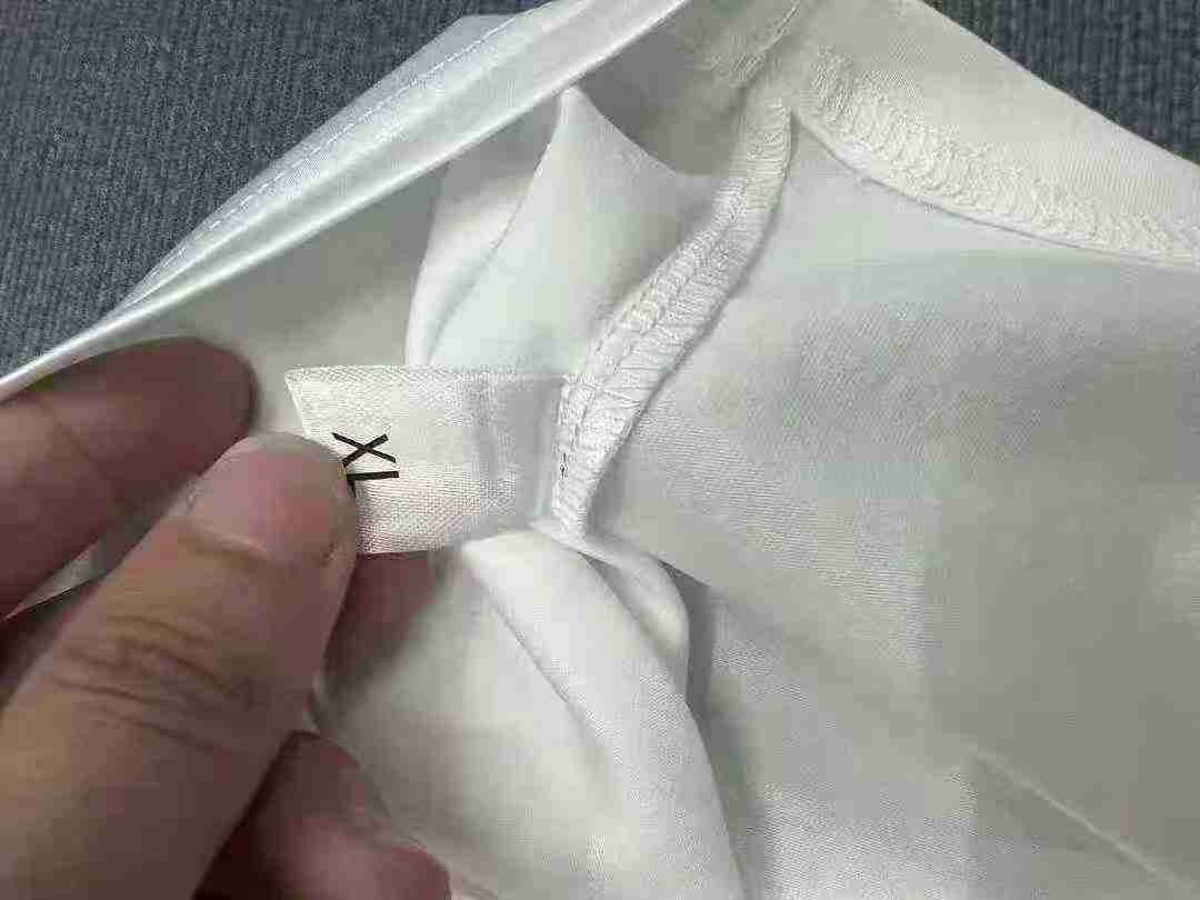 About 888 Pieces Women's AB-side Faux Silk Acetate Cotton T-shirts Clearance Wholesale - Image 7