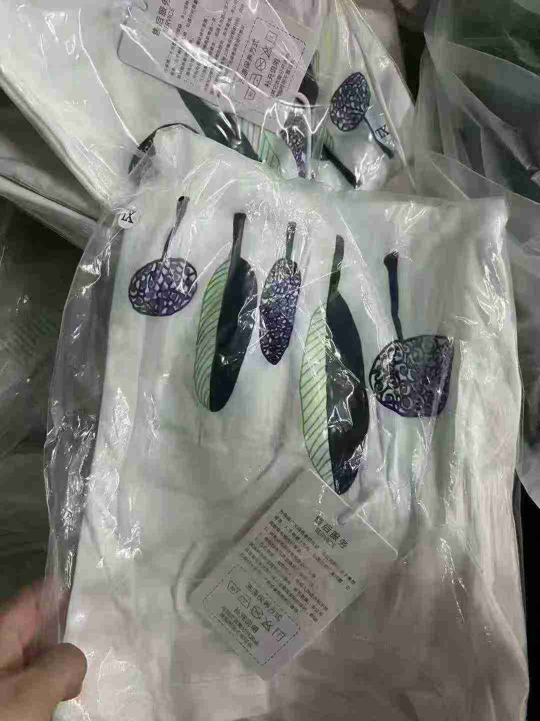 About 888 Pieces Women's AB-side Faux Silk Acetate Cotton T-shirts Clearance Wholesale - Image 8