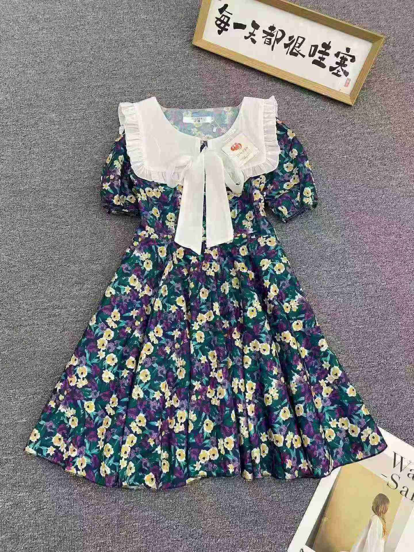 190 Pcs Doll Collar Floral Puff Sleeve Dresses - Image 2