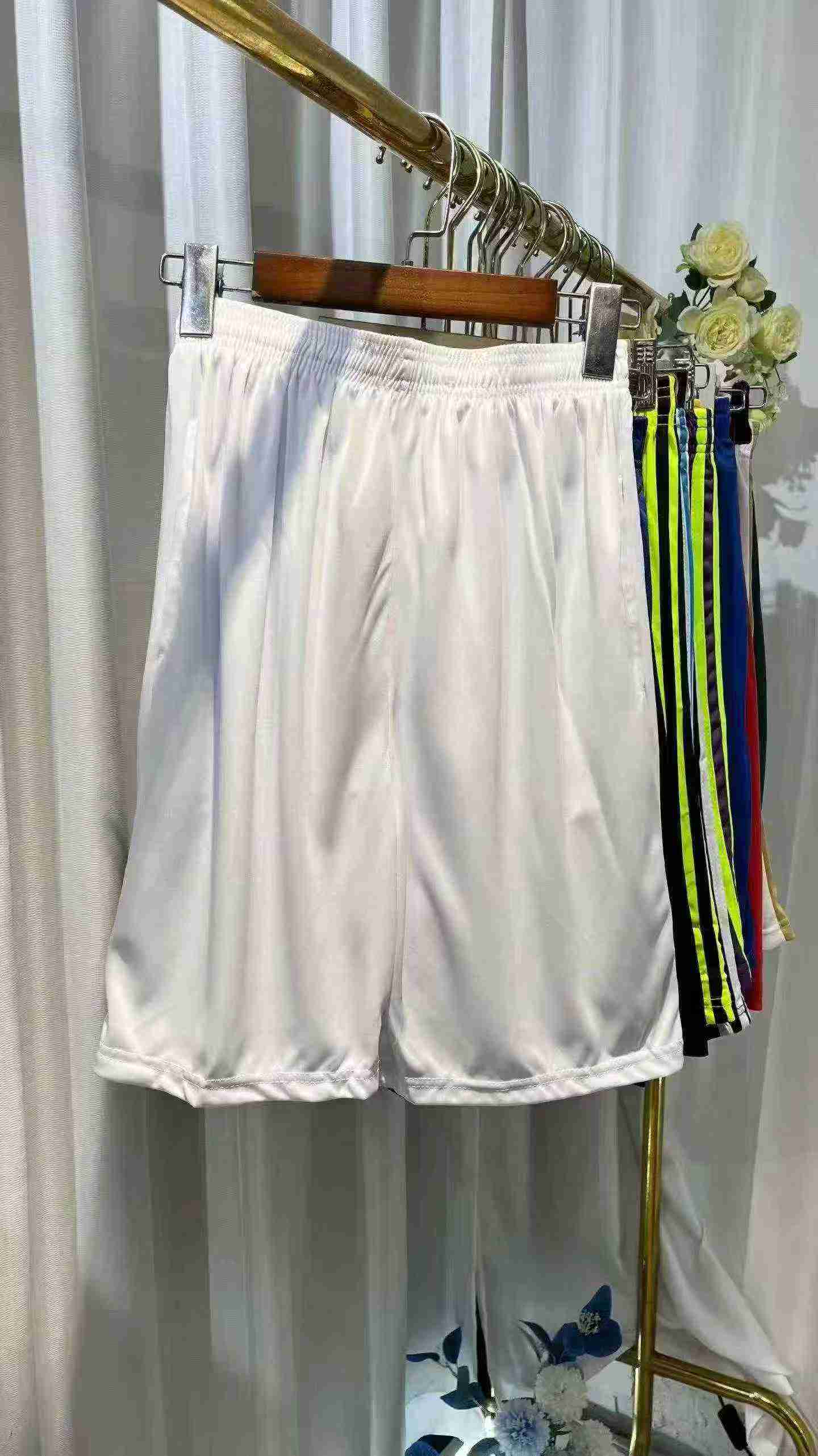 About 5600 Pieces Mixed Quick Dry Sports Shorts - Image 6