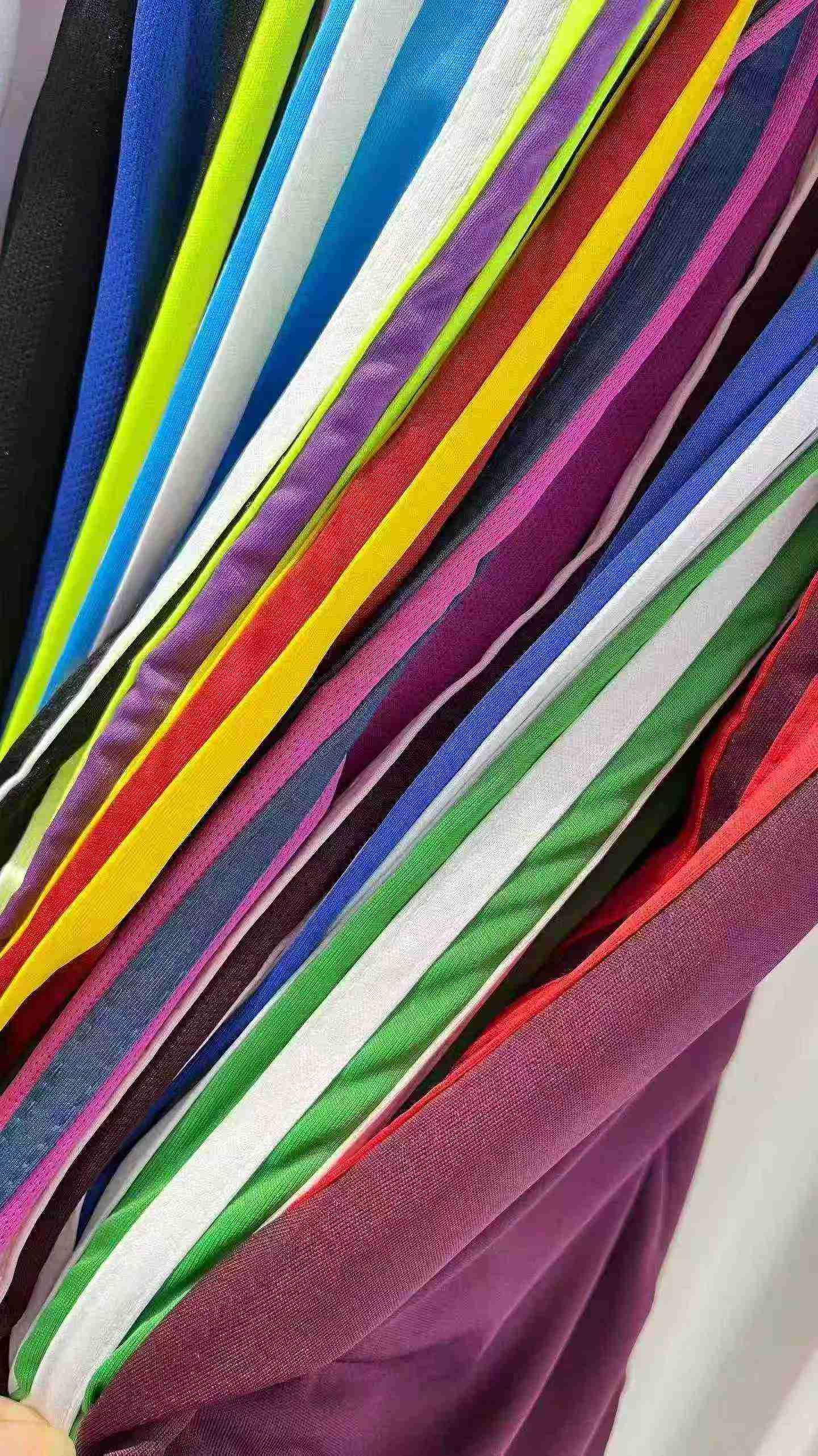 About 5600 Pieces Mixed Quick Dry Sports Shorts - Image 9