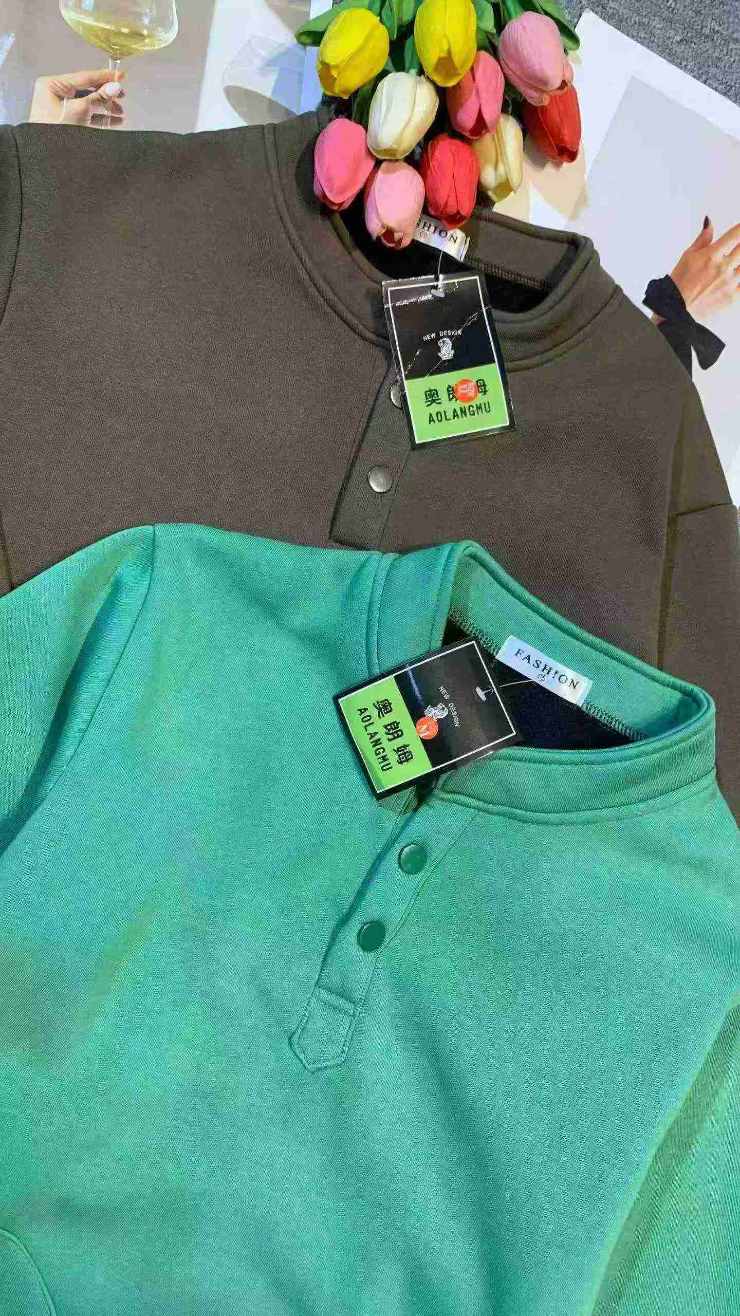 Liquidación: Aproximadamente 200 piezas de sudaderas vintage con forro de felpa - Image 5