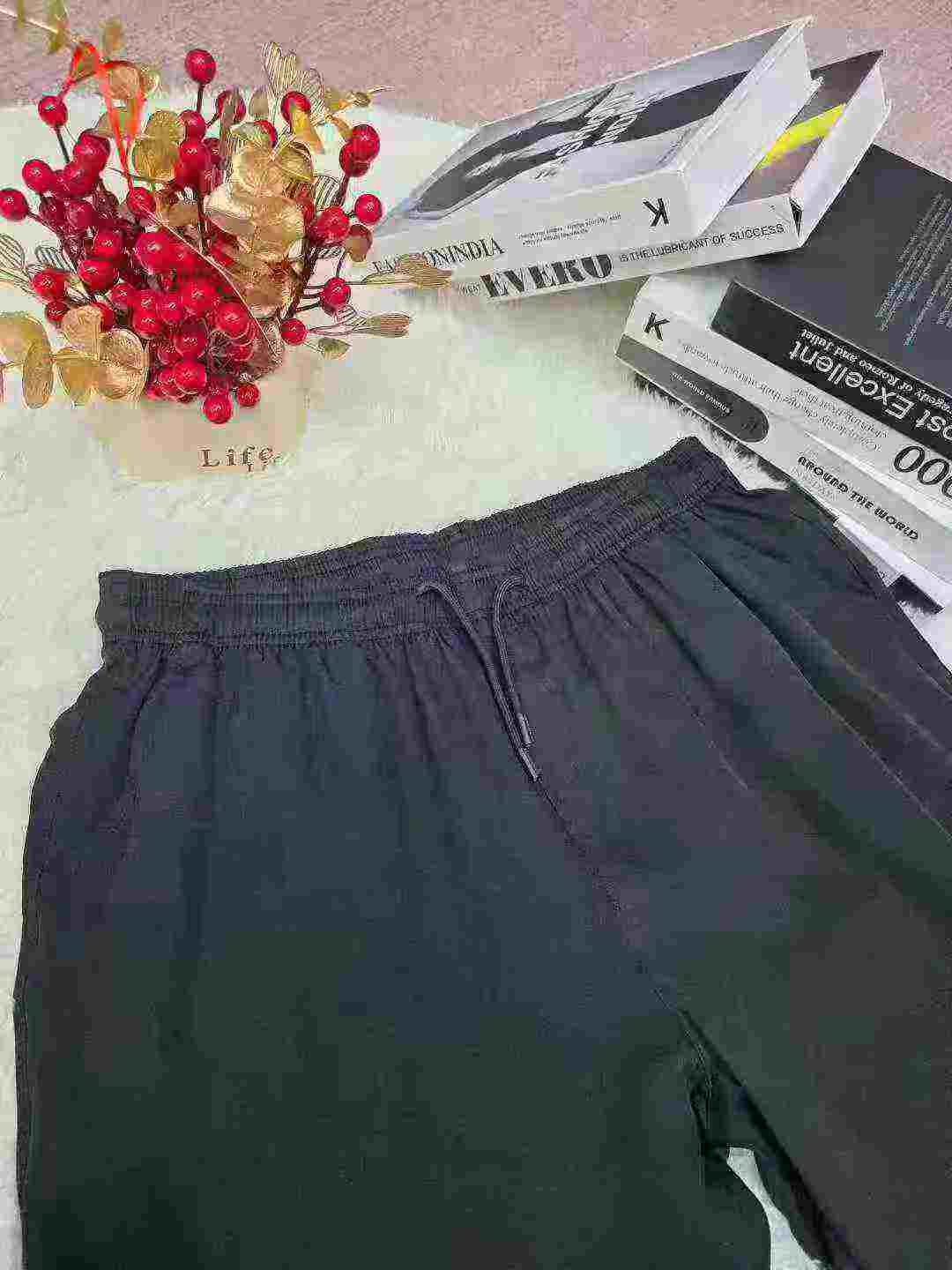 178 pièces de pantalons décontractés amples et polyvalents pour hommes, retirés de la boutique Tmall, tailles S M L, emballage individuel avec étiquette suspendue - Image 5