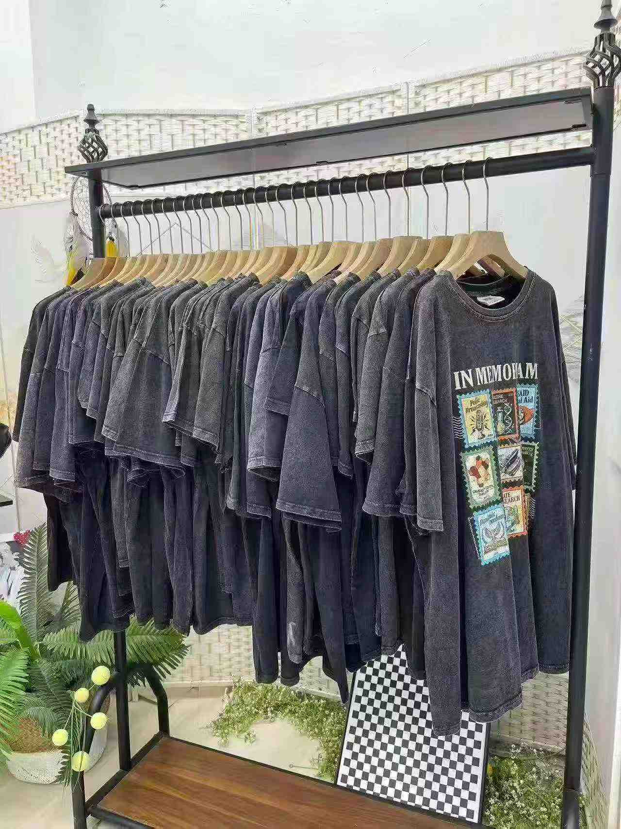Kaos Lengan Pendek Pria Katun Hitam Vintage Distres, Total 4181 Potong - Image 8