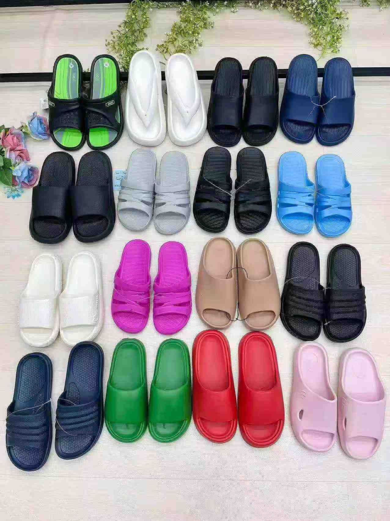 1299 Pares de Zapatillas de Casa de Liquidación con Empaque Individual - Image 6