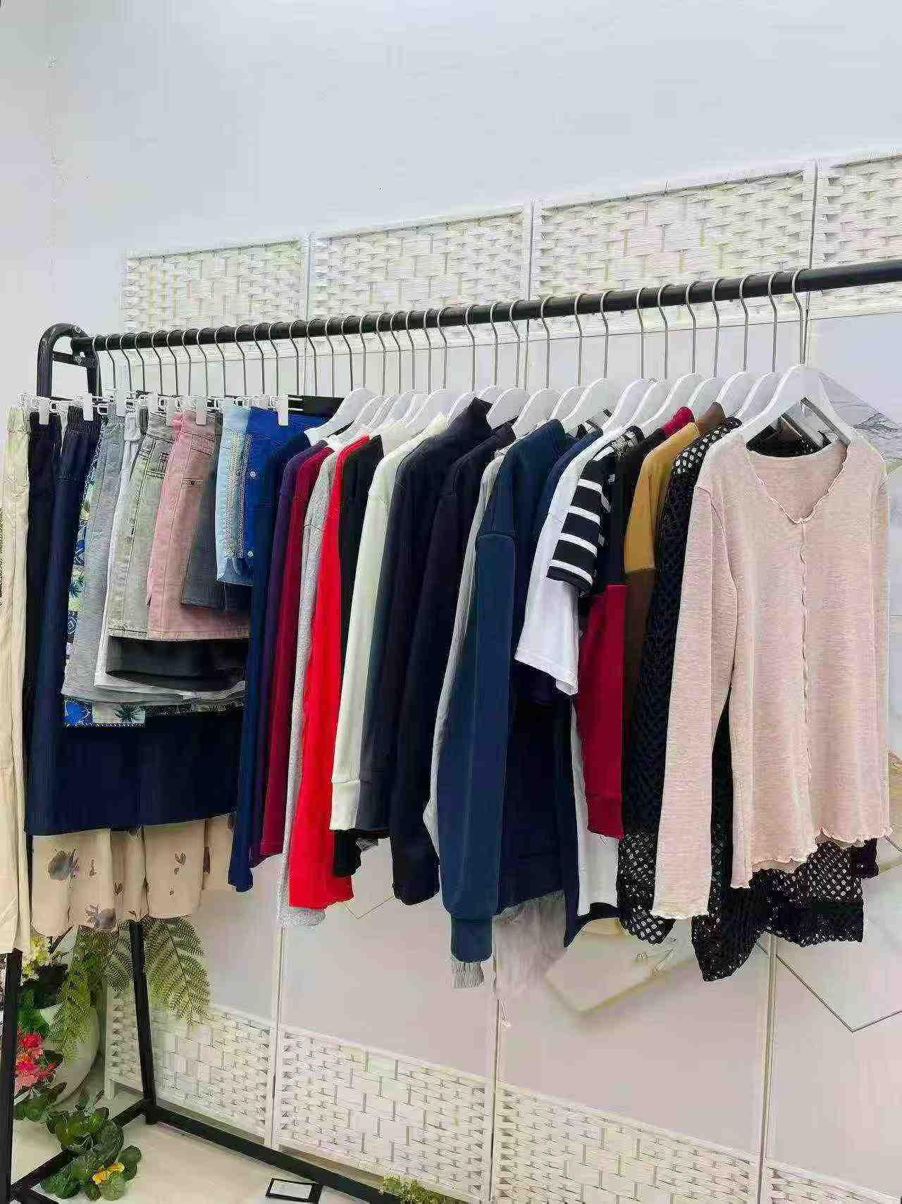 Ropa de stock surtida mixta, 517 piezas - Image 9