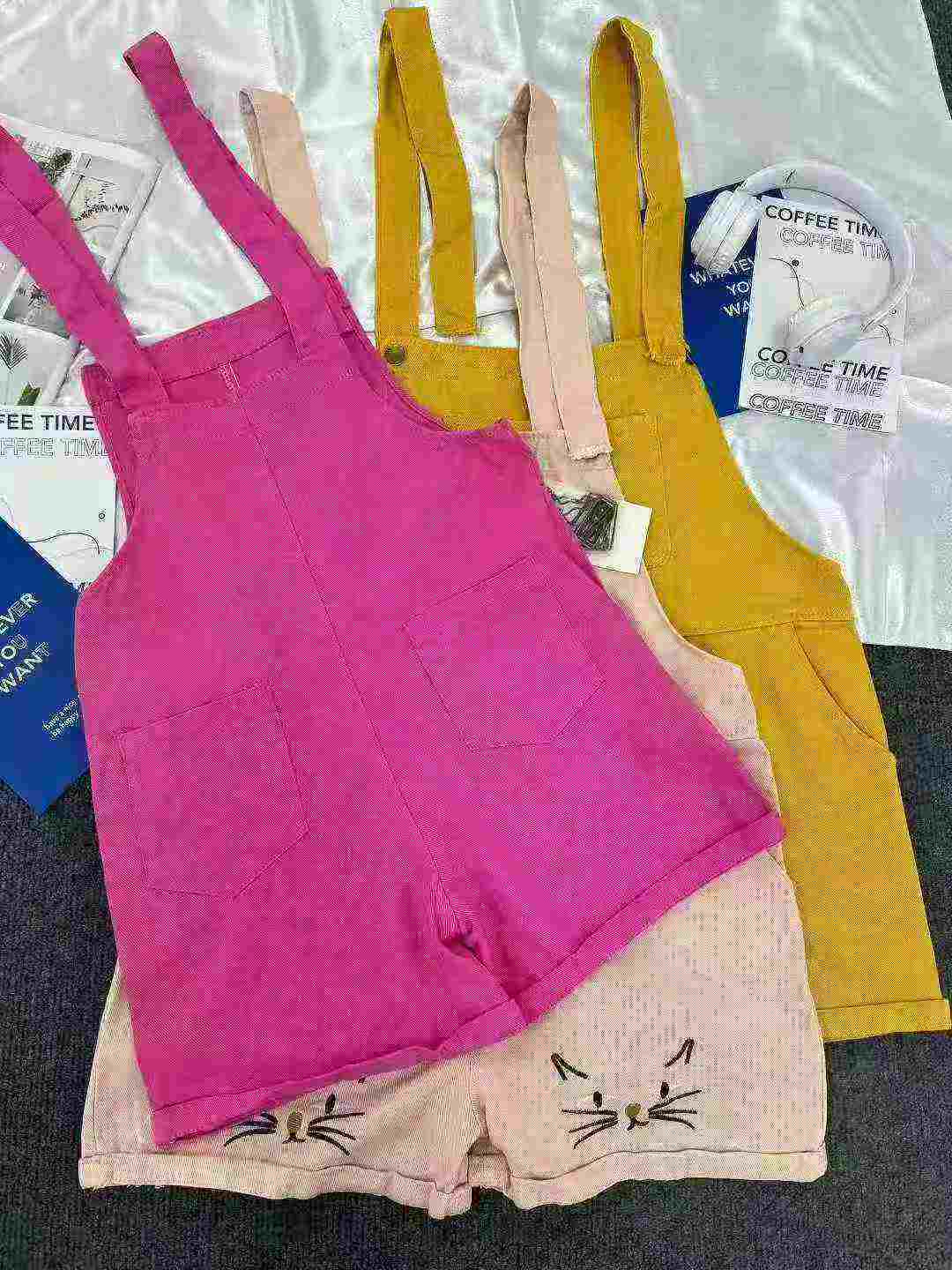 357 Piezas Pantalones Cortos Overol de Mezclilla para Mujer con Gato Bordado - Image 4