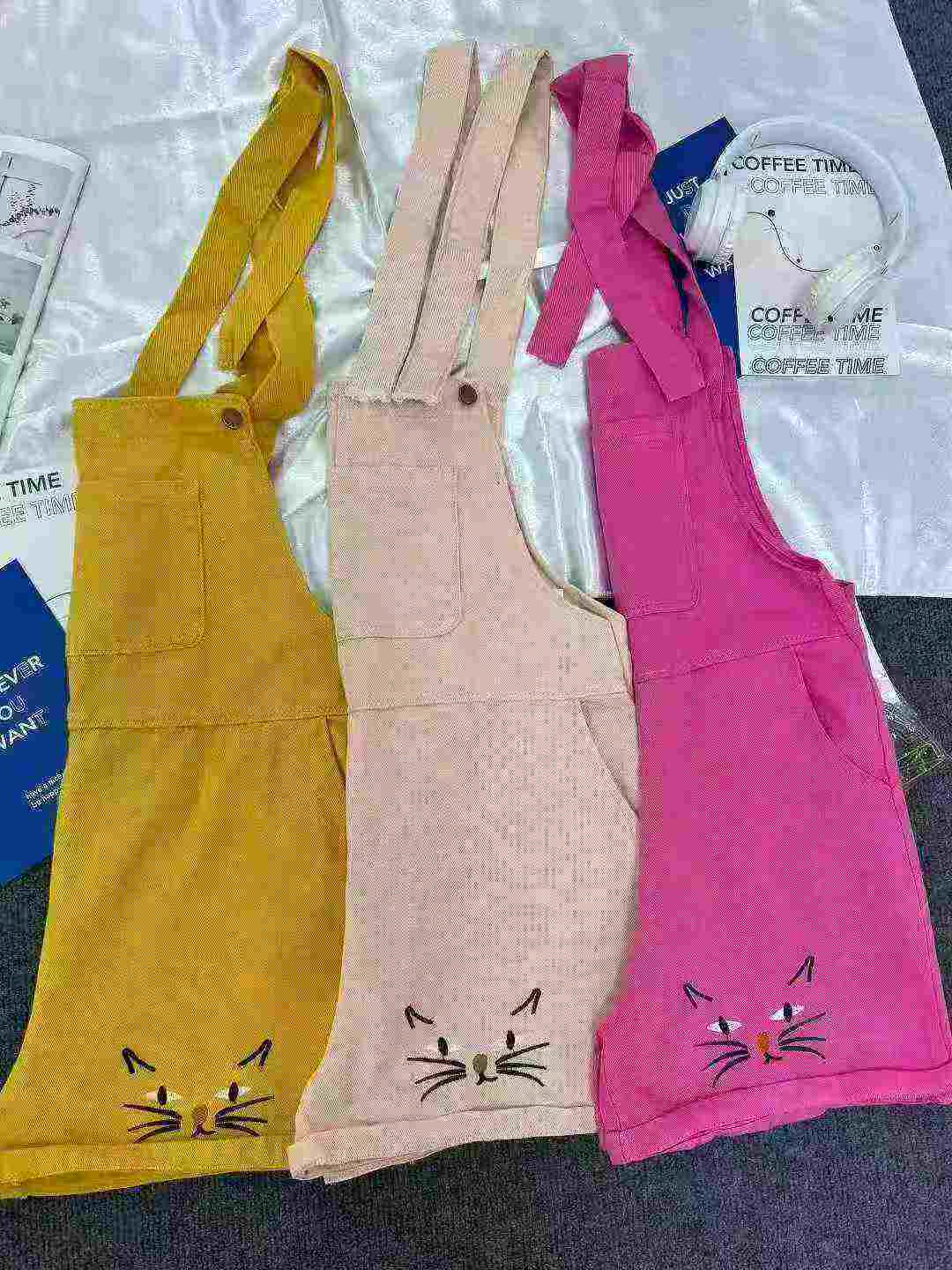 357 Piezas Pantalones Cortos Overol de Mezclilla para Mujer con Gato Bordado - Image 6