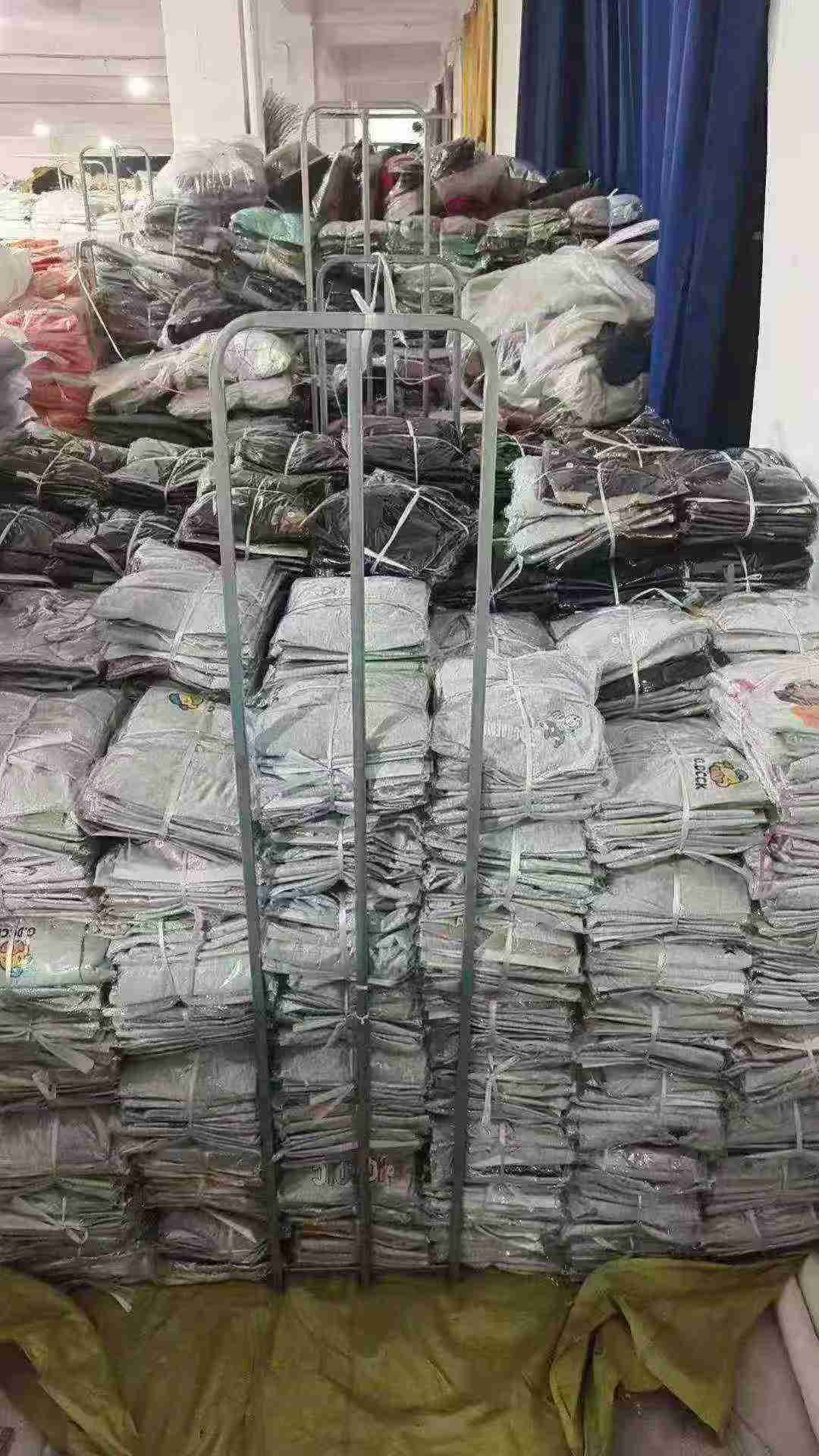 Pantalones de sudadera casuales para niños, alrededor de 2300 piezas - Image 9