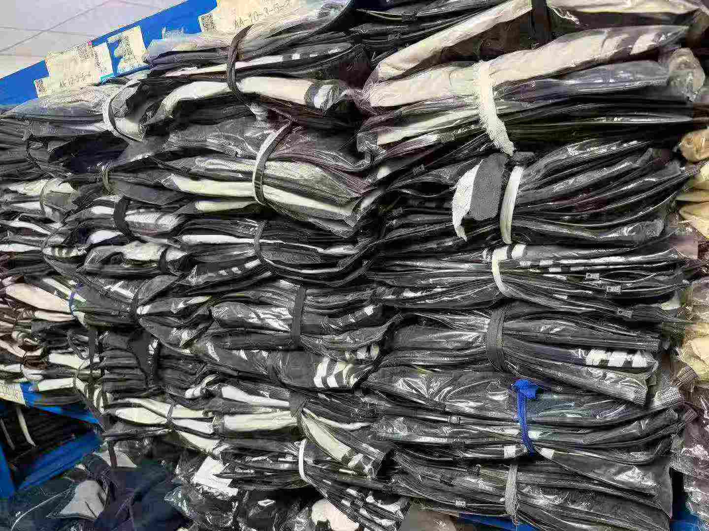 740 pièces Shorts de sport décontractés pour hommes de haute qualité, tendance américaine, en soie glacée à séchage rapide - Image 8