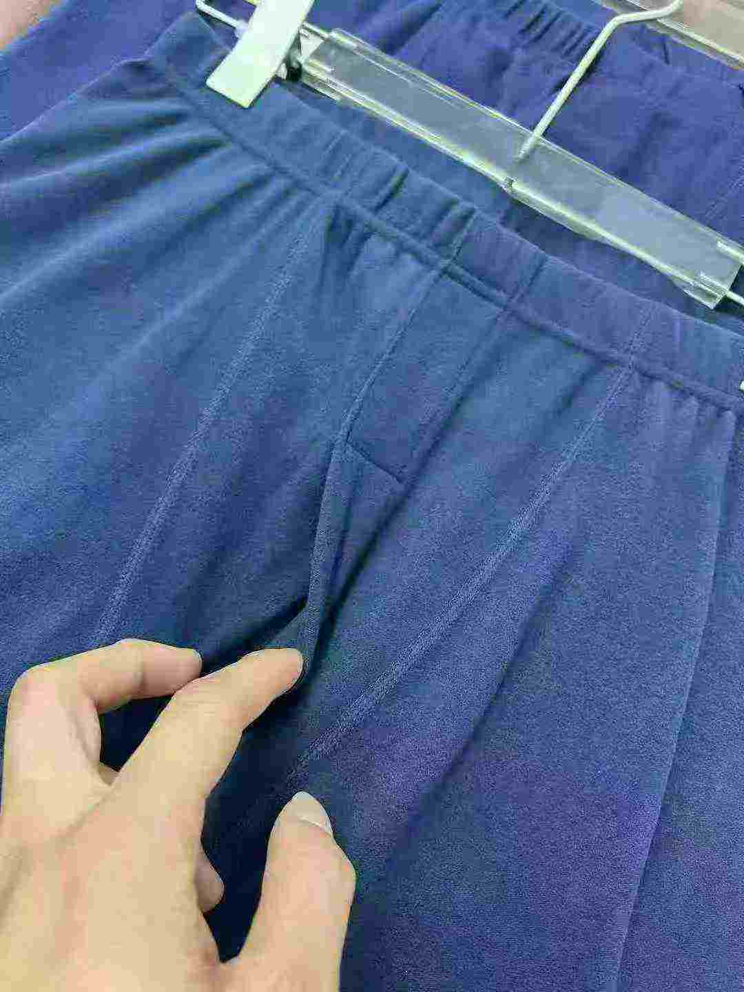 18 000 ensembles de sous-vêtements thermiques pour hommes à col V en Dralon double face - Image 7