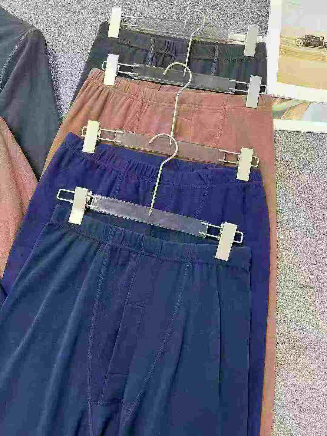 18 000 ensembles de sous-vêtements thermiques pour hommes à col V en Dralon double face - Image 9