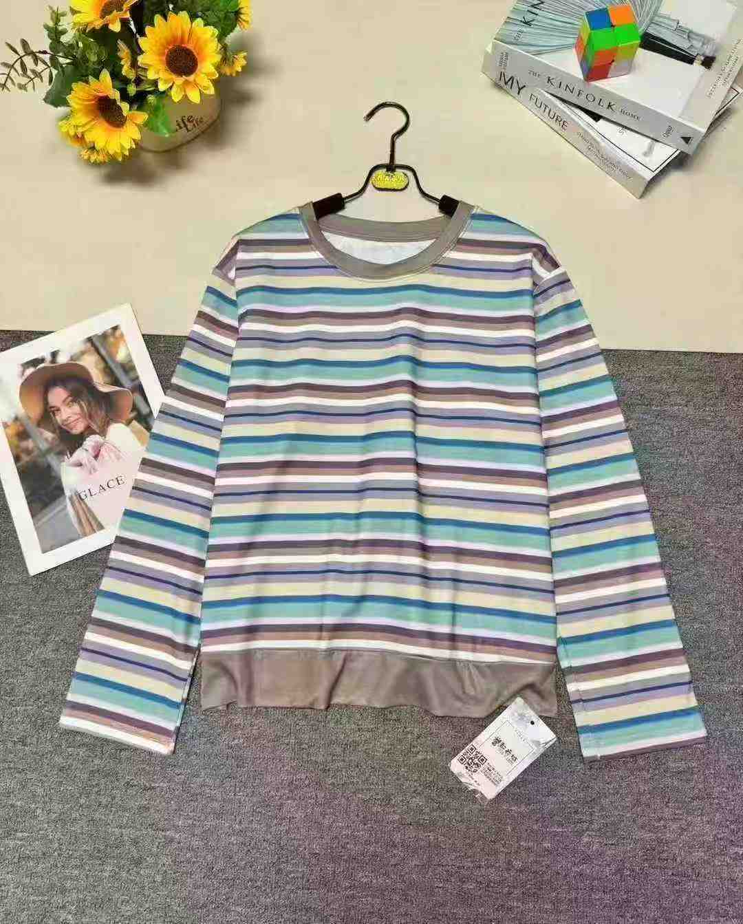 Atasan Lengan Panjang Leher Bulat Trendi Motif Garis Pelangi, Sekitar 1500 Potong - Image 2