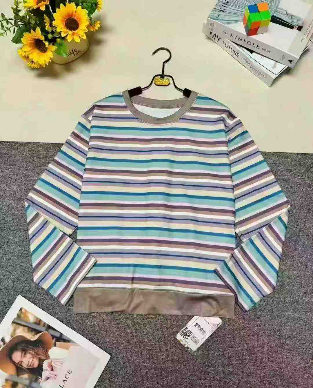 Atasan Lengan Panjang Leher Bulat Trendi Motif Garis Pelangi, Sekitar 1500 Potong - Image 3