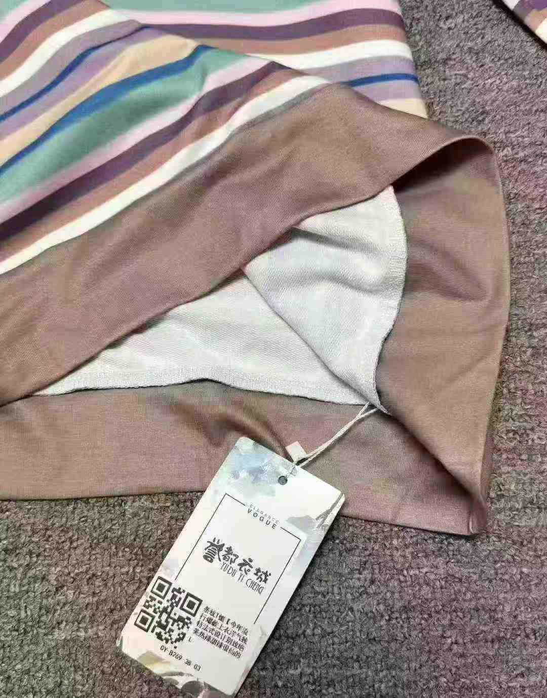 Atasan Lengan Panjang Leher Bulat Trendi Motif Garis Pelangi, Sekitar 1500 Potong - Image 6