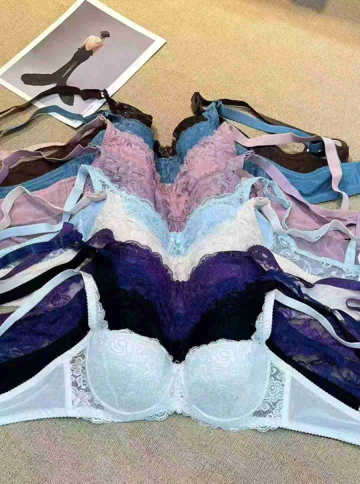 Approx 500 Pieces Women's Lace Bras - Image 2