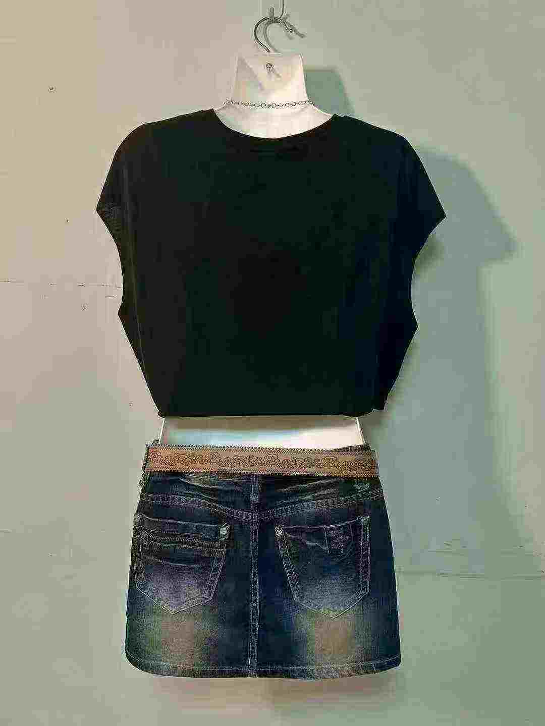 Over 4000 Pieces Women's Summer American Loose Seamless T-shirts - Image 4