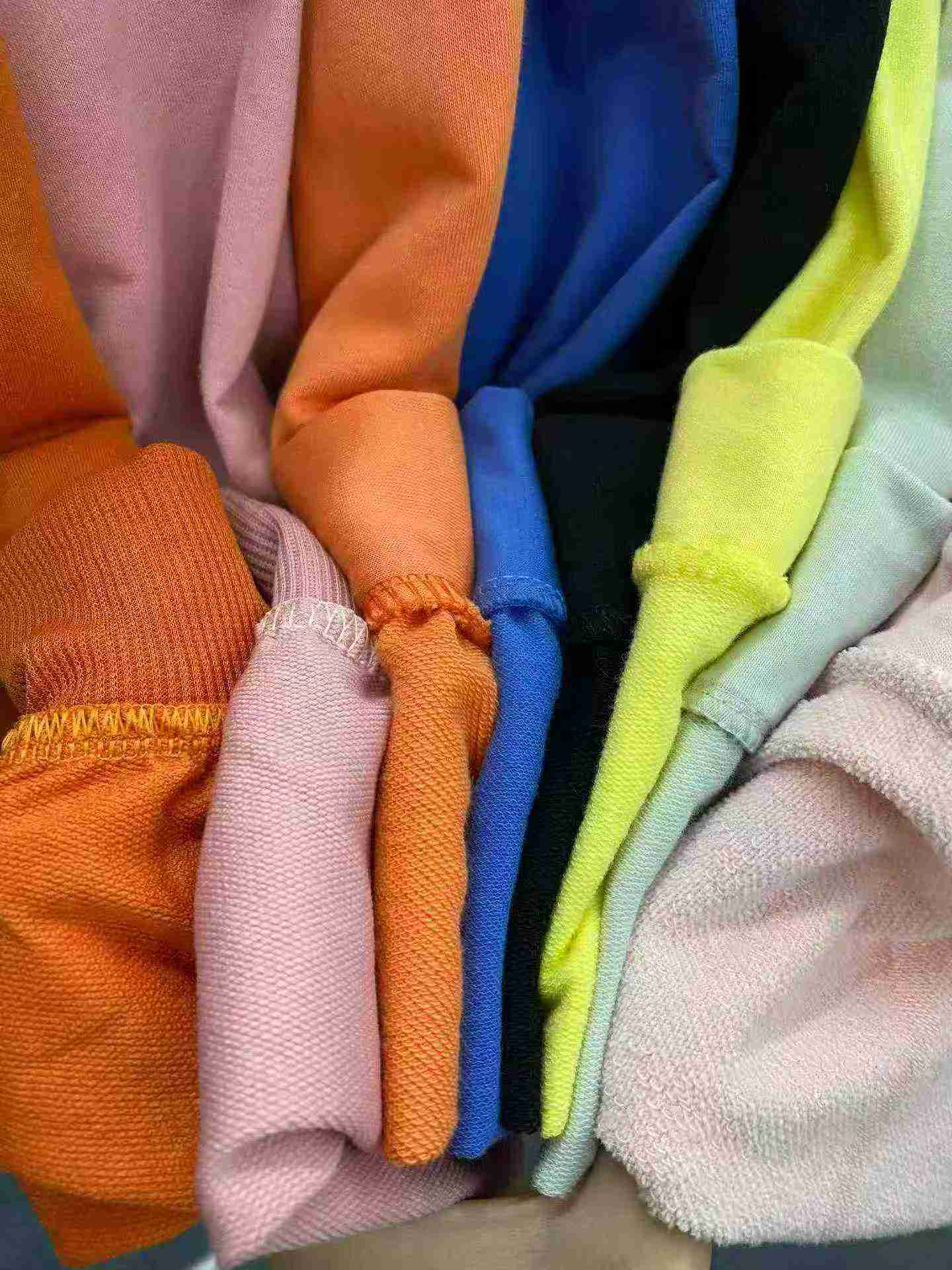484 Pcs Loose Fit Sweatshirts - Image 8