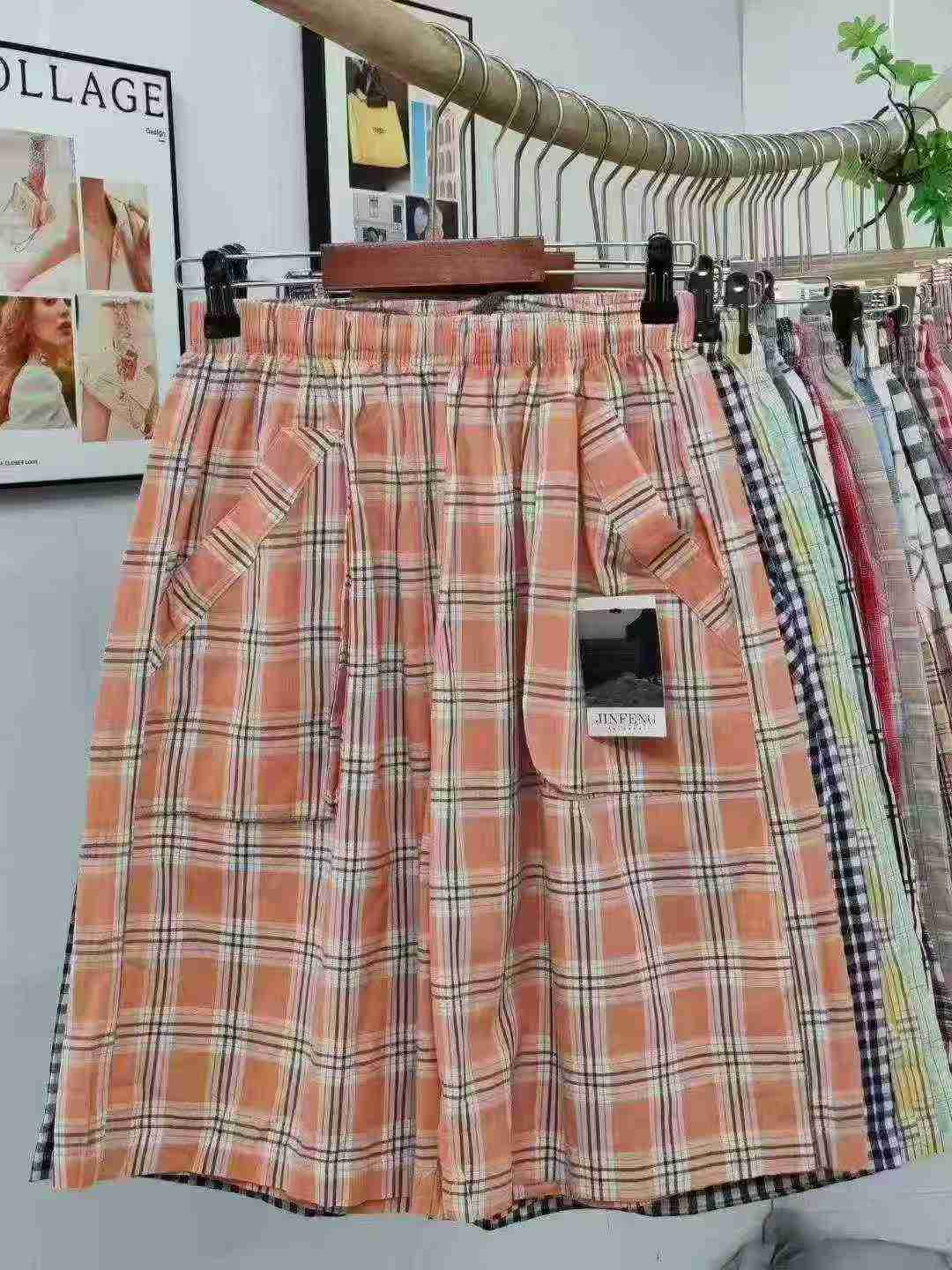 About 4000pcs Plaid Pure Cotton Casual Beach Shorts - Image 7