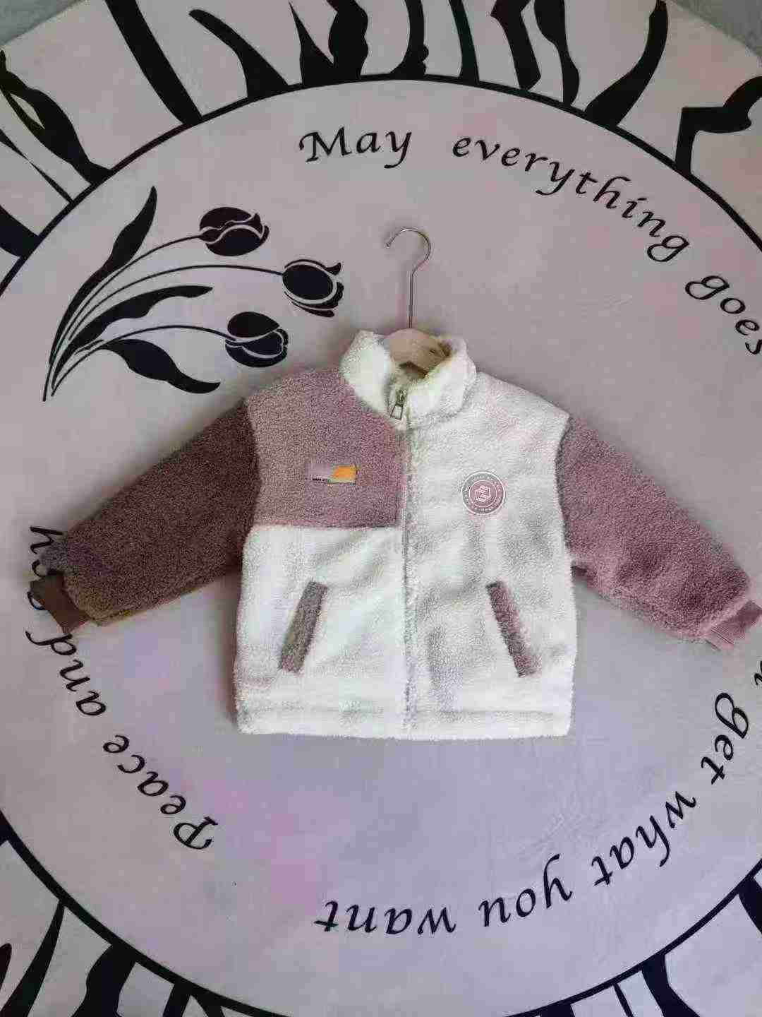 Koti la Watoto lenye Chapa la Fleece ya Sherpa, Takribani vipande 350, Ukubwa 110-160, kila moja imefungwa kivyakwe ikiwa na lebo ya kuning'inia - Image 6
