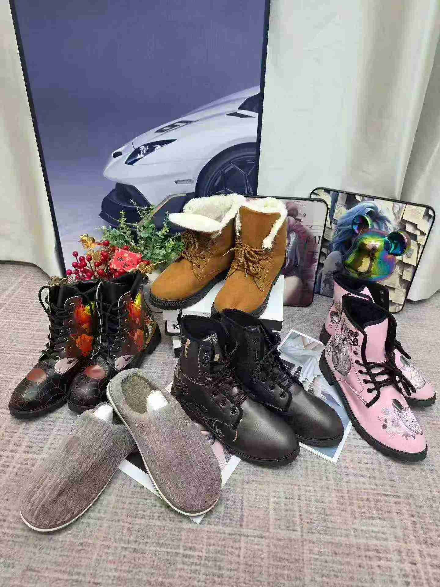 2300 Pasang Sepatu, Sebagian Besar Tipe Mid & High Top, 300 Pasang Sandal Selop, Beragam Model, Clearance Stok Borongan - Image 3