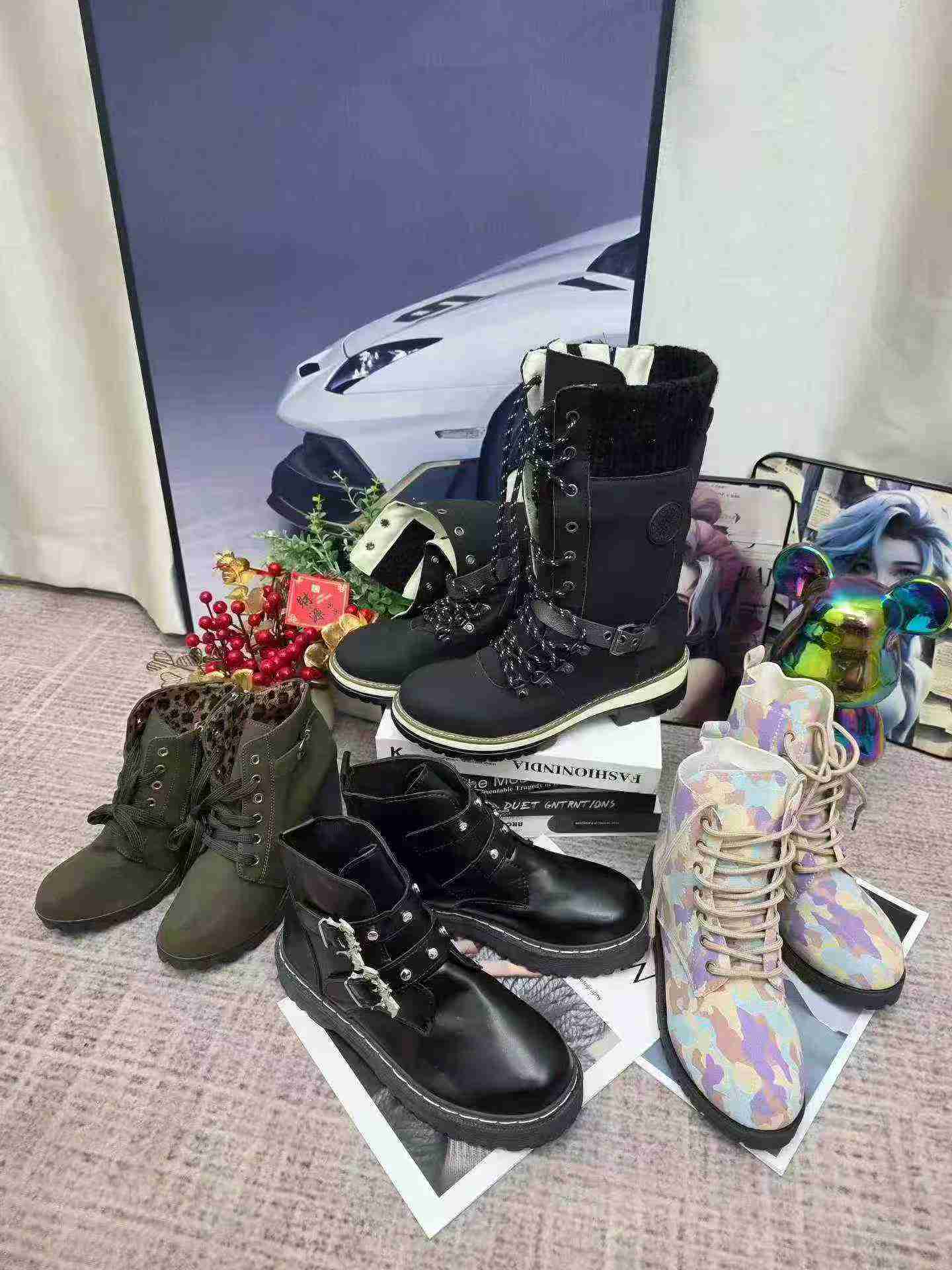 2300 Pasang Sepatu, Sebagian Besar Tipe Mid & High Top, 300 Pasang Sandal Selop, Beragam Model, Clearance Stok Borongan - Image 5