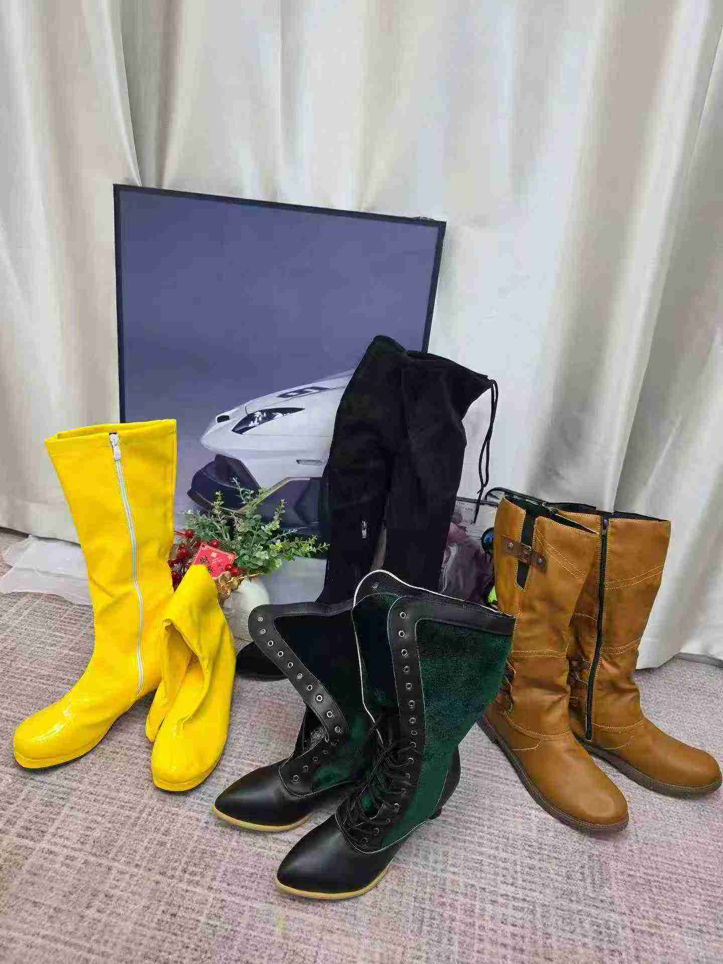 2300 Pasang Sepatu, Sebagian Besar Tipe Mid & High Top, 300 Pasang Sandal Selop, Beragam Model, Clearance Stok Borongan - Image 9