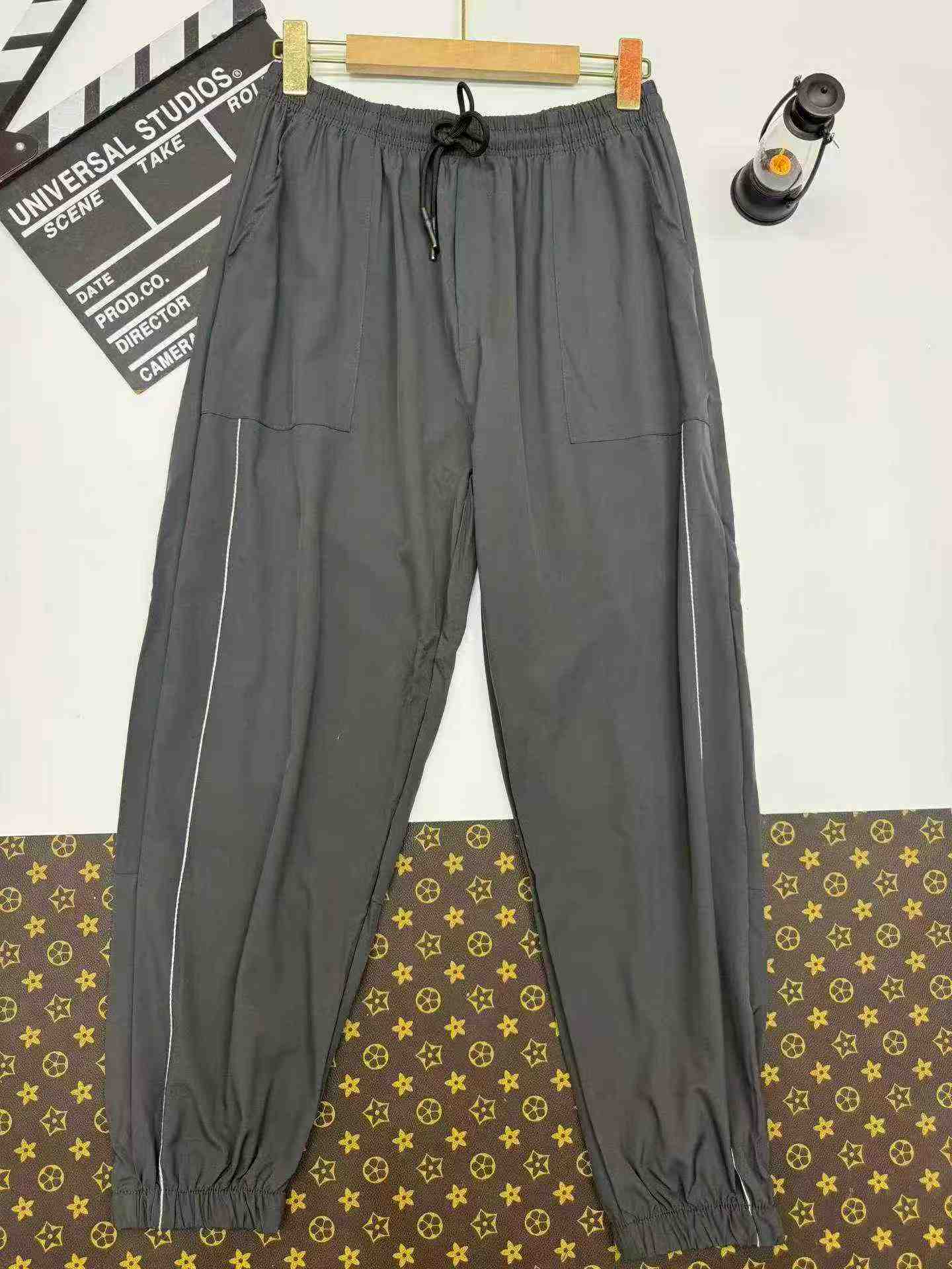 Pantalons de jogging molletonnés décontractés à chevilles élastiquées pour homme, un total de 3980 pièces - Image 3