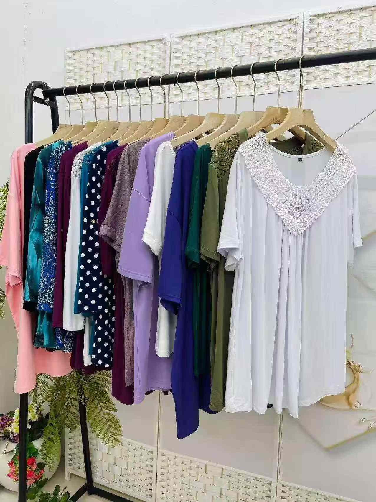 Foreign Trade Loose Short Sleeve T-shirts, Total 984 Pieces - Image 2