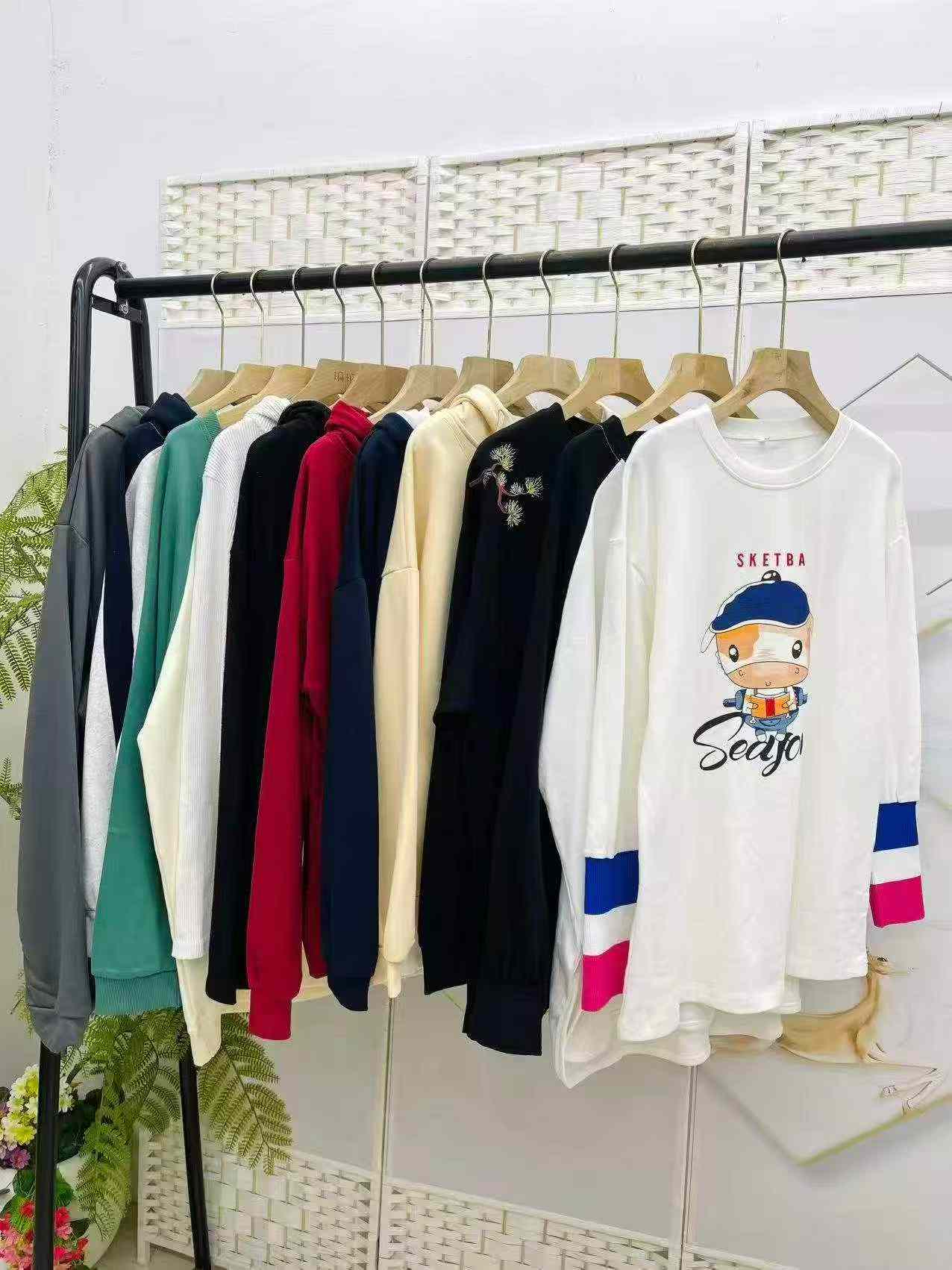 Lightweight Sweatshirts, 204 Pieces, Sizes M-2XL - Image 8