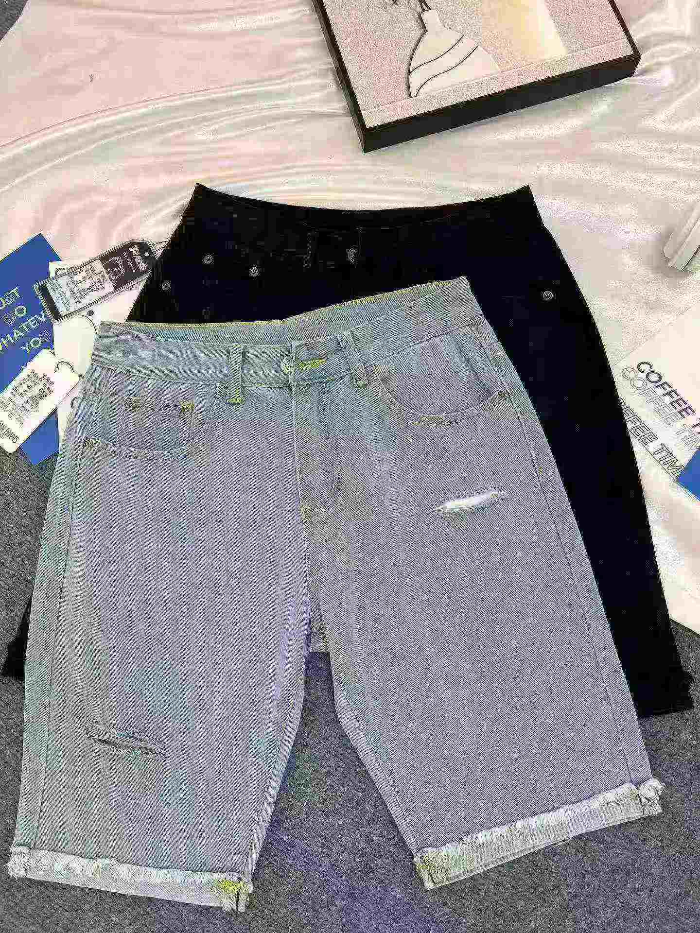Vipande 1060 vya Suruali Fupi za Kiume za Denim Zilizochanwa za Aina ya Pointi Tano, yenye Mtindo wa Barabarani wa Majira ya Joto - Image 3