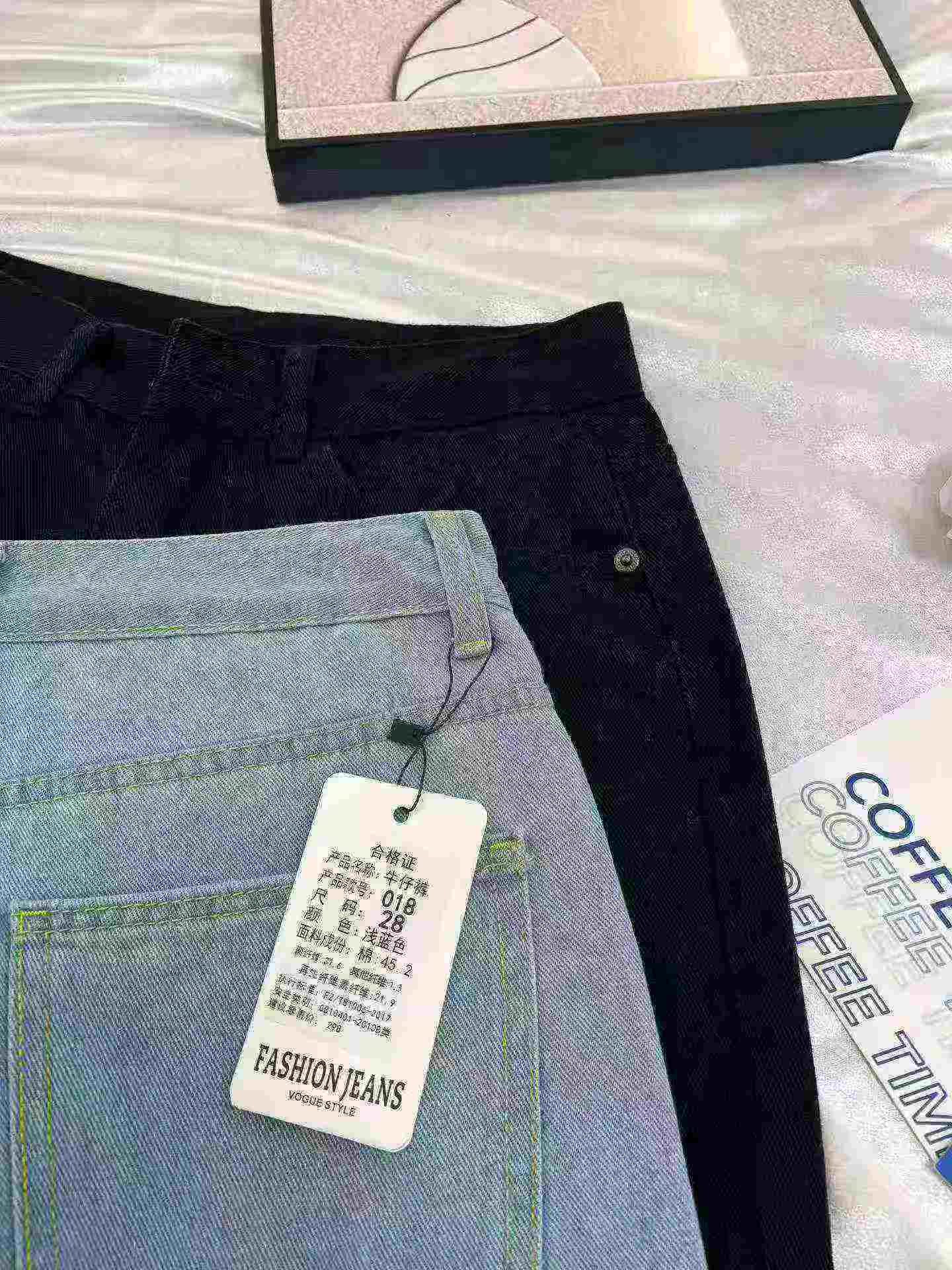 Vipande 1060 vya Suruali Fupi za Kiume za Denim Zilizochanwa za Aina ya Pointi Tano, yenye Mtindo wa Barabarani wa Majira ya Joto - Image 6