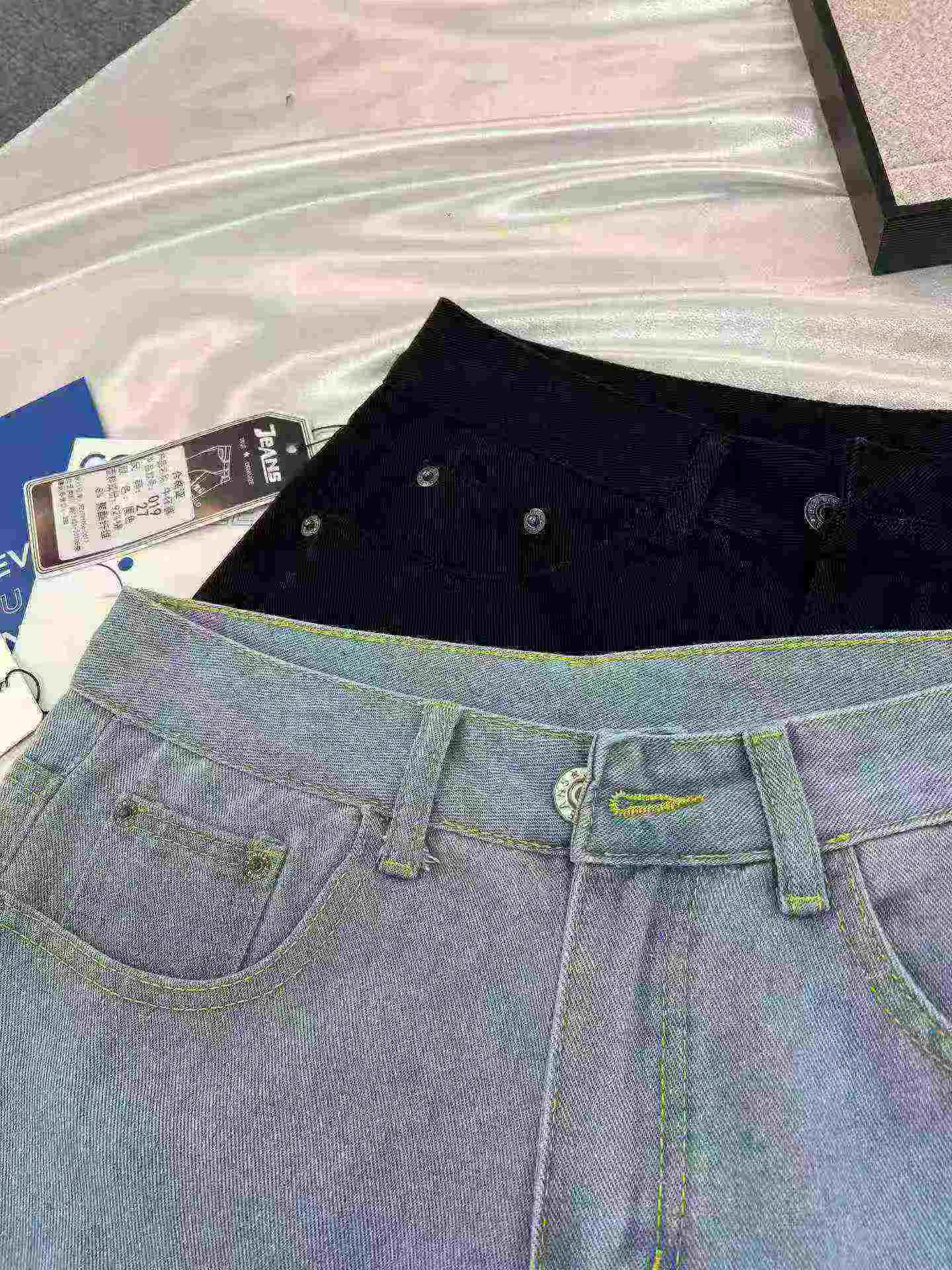 Vipande 1060 vya Suruali Fupi za Kiume za Denim Zilizochanwa za Aina ya Pointi Tano, yenye Mtindo wa Barabarani wa Majira ya Joto - Image 7