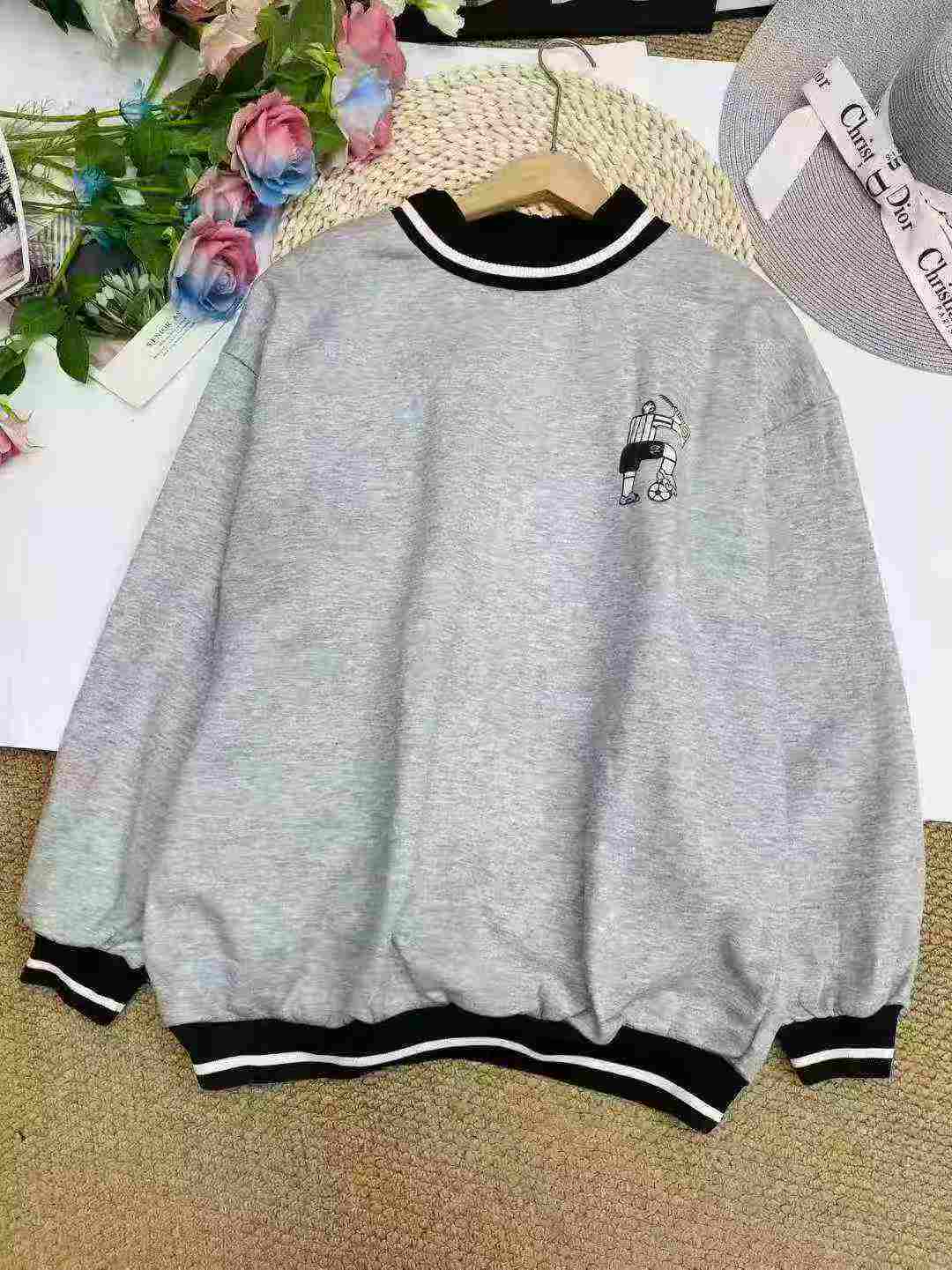 Women's Fleece Crewneck Sweatshirts, 352 Pieces Clearance Stock - Image 2