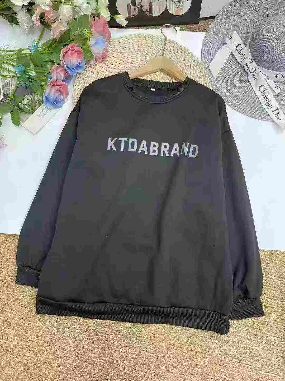 Women's Fleece Crewneck Sweatshirts, 352 Pieces Clearance Stock - Image 3