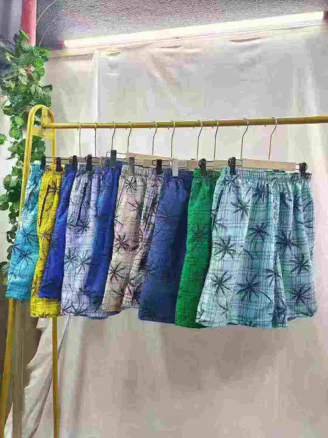 3000 Pcs One Size Men's 5-inch Beach Shorts - Image 2