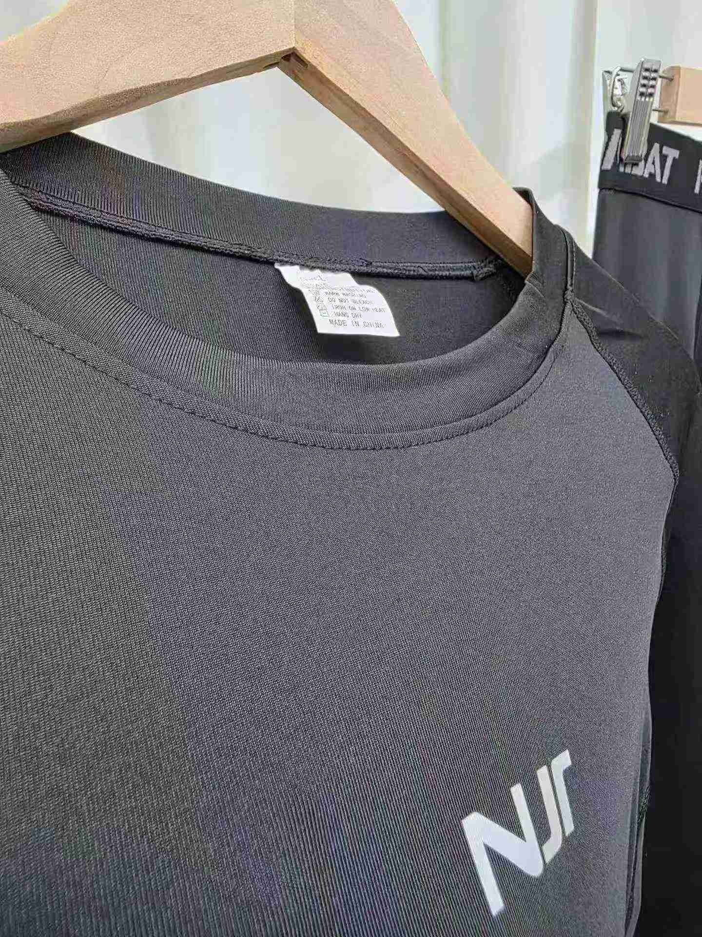 310 zestawów męskiego rozciągliwego, szybkoschnącego kompletu odzieży sportowej do fitnessu z długim rękawem (top i spodnie) - Image 8