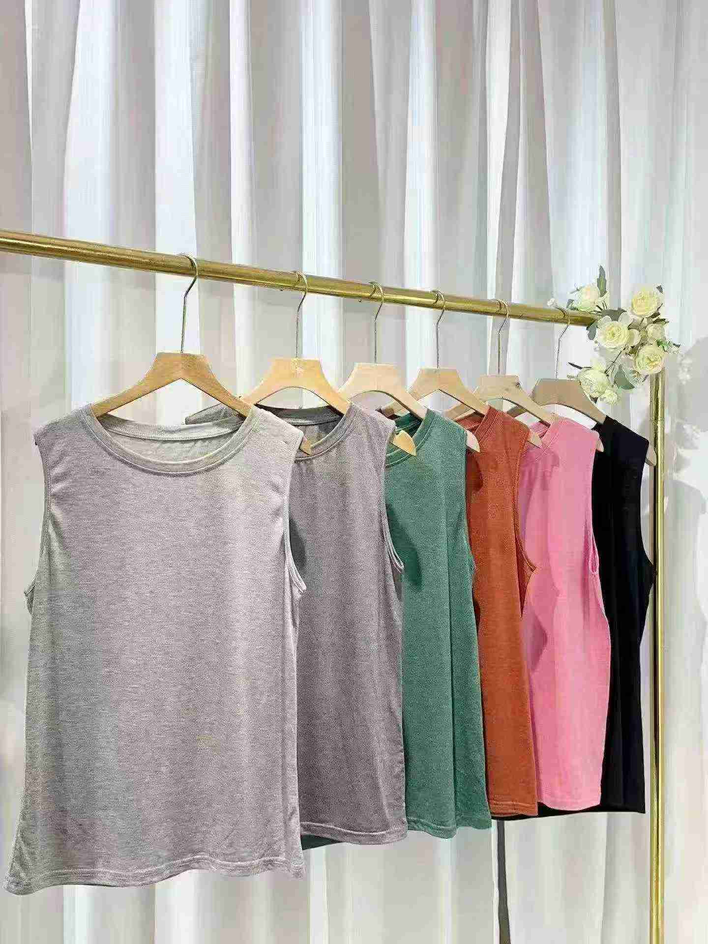 Taxminan 2080 dona Uniseks keng yelkali tank top tozalash ulgurji savdosi - Image 6