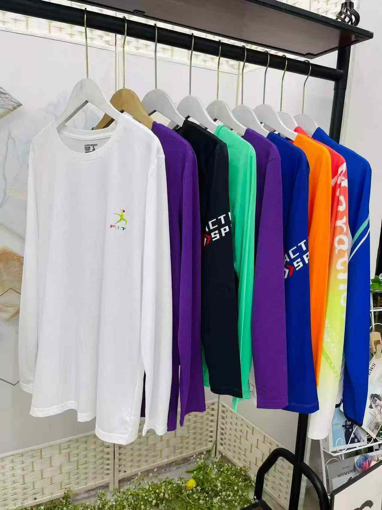 657 Pcs Sports Long Sleeve T-Shirts Clearance - Image 2