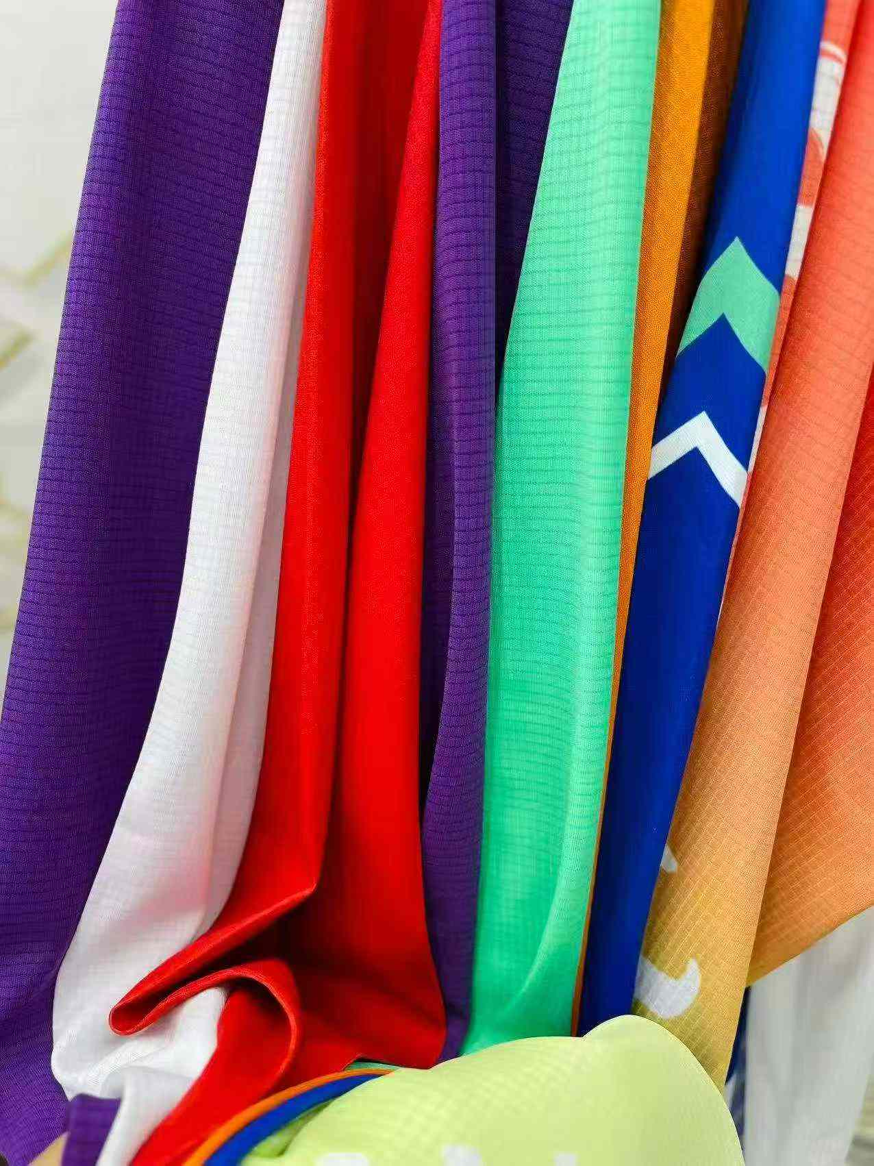 657 Pcs Sports Long Sleeve T-Shirts Clearance - Image 6