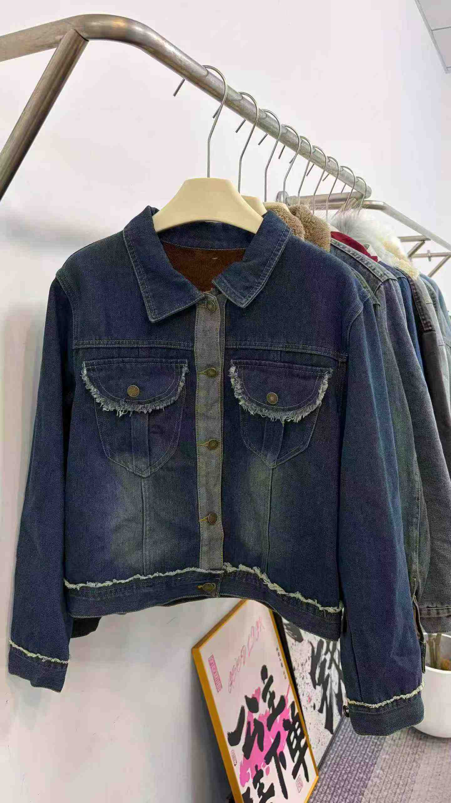 200 Pcs Women's Lamb Fleece Lined Denim Jacket - Image 7
