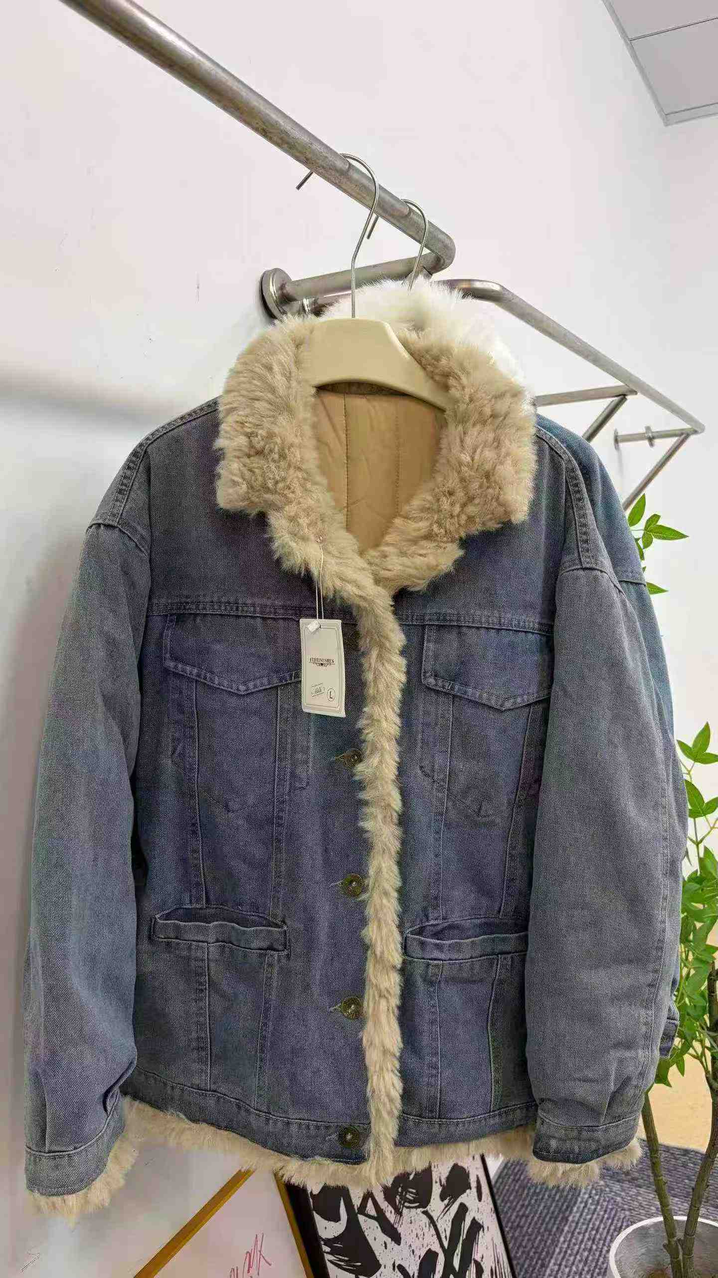 200 Pcs Women's Lamb Fleece Lined Denim Jacket - Image 8