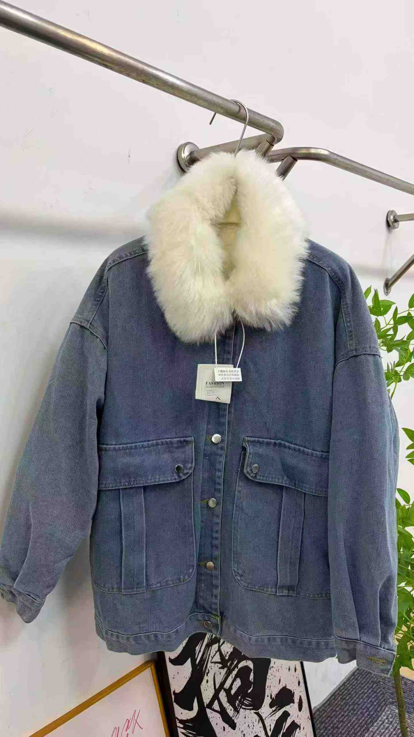 200 Pcs Women's Lamb Fleece Lined Denim Jacket - Image 9