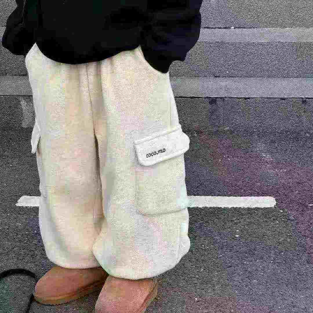 326 Pcs High Quality Kids Graffiti Fleece Cargo Sweatpants - Image 1