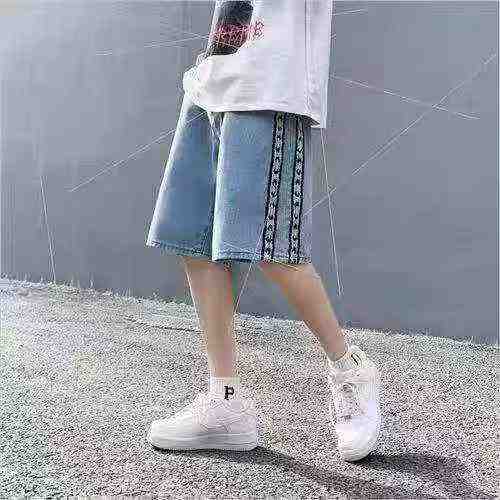 Men's Summer Loose Striped Denim Shorts About 400 Pieces - Image 1