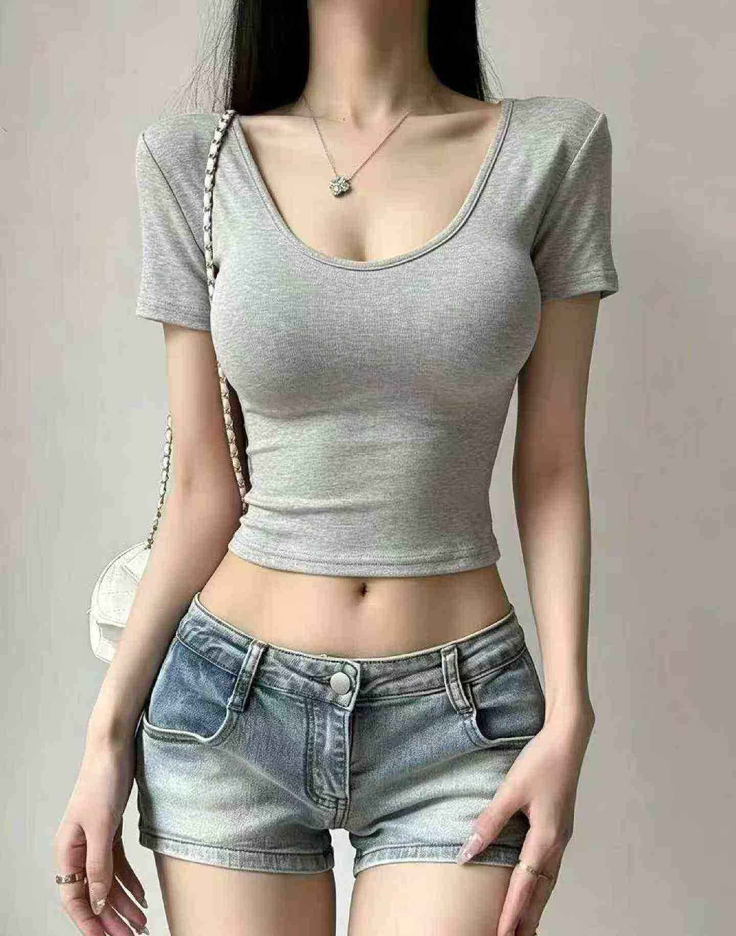 T-shirt Lengan Pendek Sutera Ais Leher V Seksi Gaya Hong Kong Musim Panas Baharu, Jualan Borong 1092 Buah - Image 1