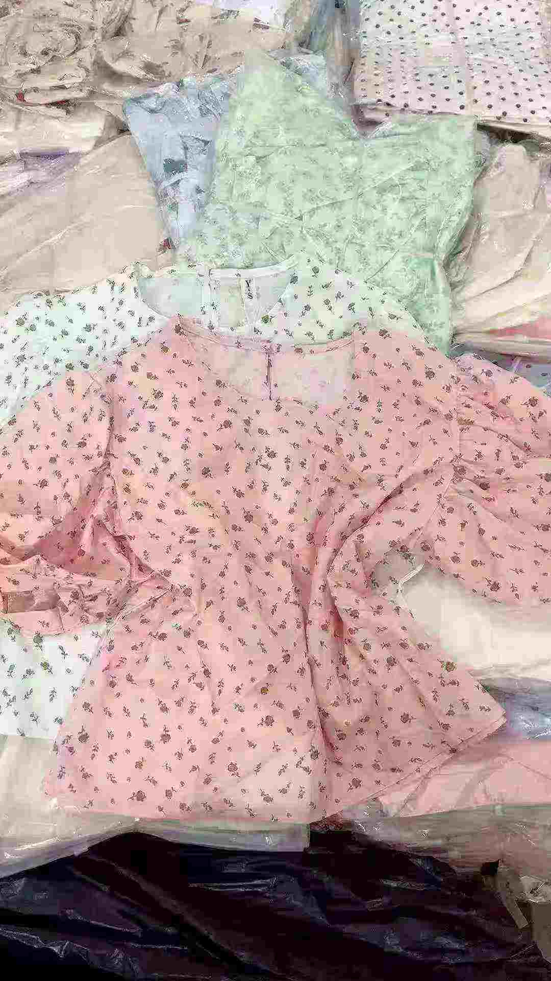 4300 Peças de Blusas Femininas Novas de Chiffon de Manga Curta em Liquidação - Image 1