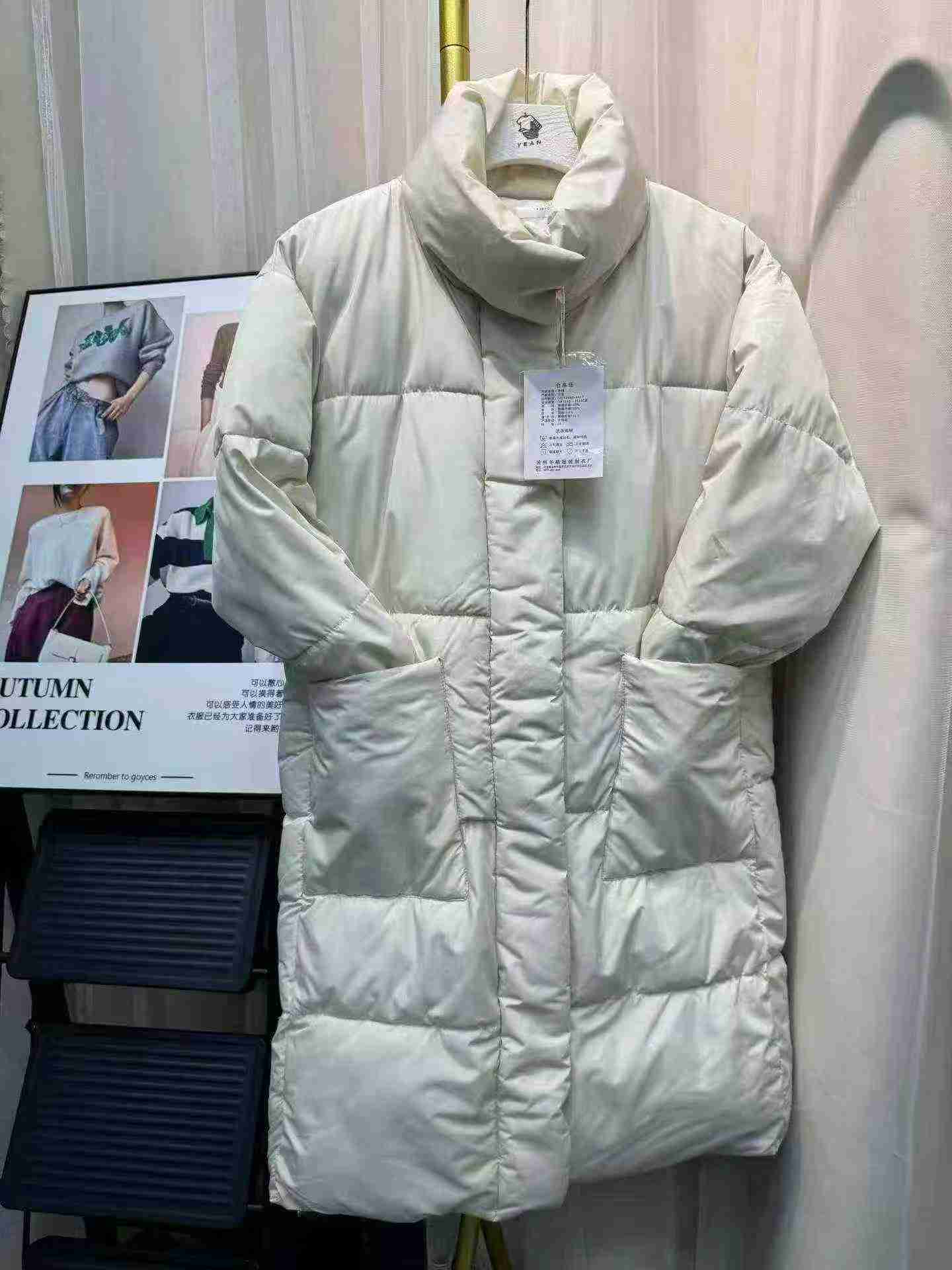 8882 Piezas Chaquetas acolchadas gruesas de invierno de longitud media para mujer - Image 1